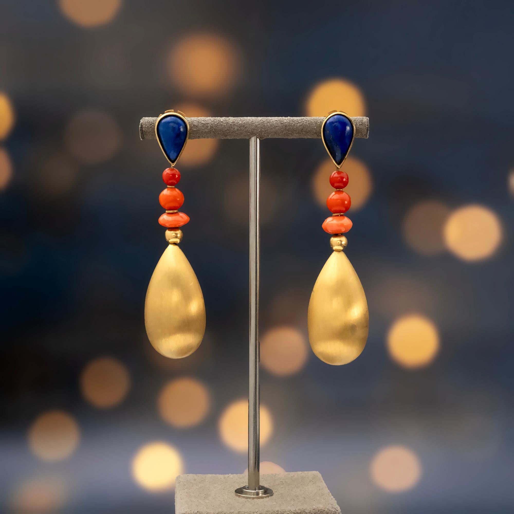 Contemporary 18-Karat Gold Lapis lazuli and Coral Drop Earrings For Sale
