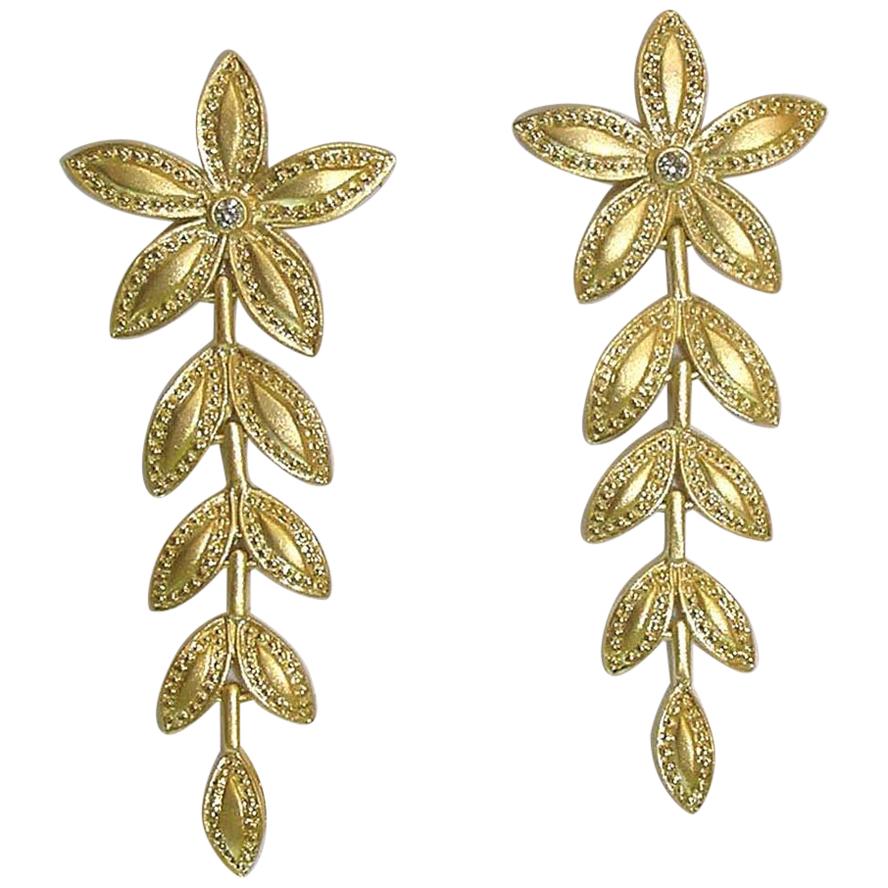 18 Karat Gold Leaf Pattern Earrings with Diamonds For Sale