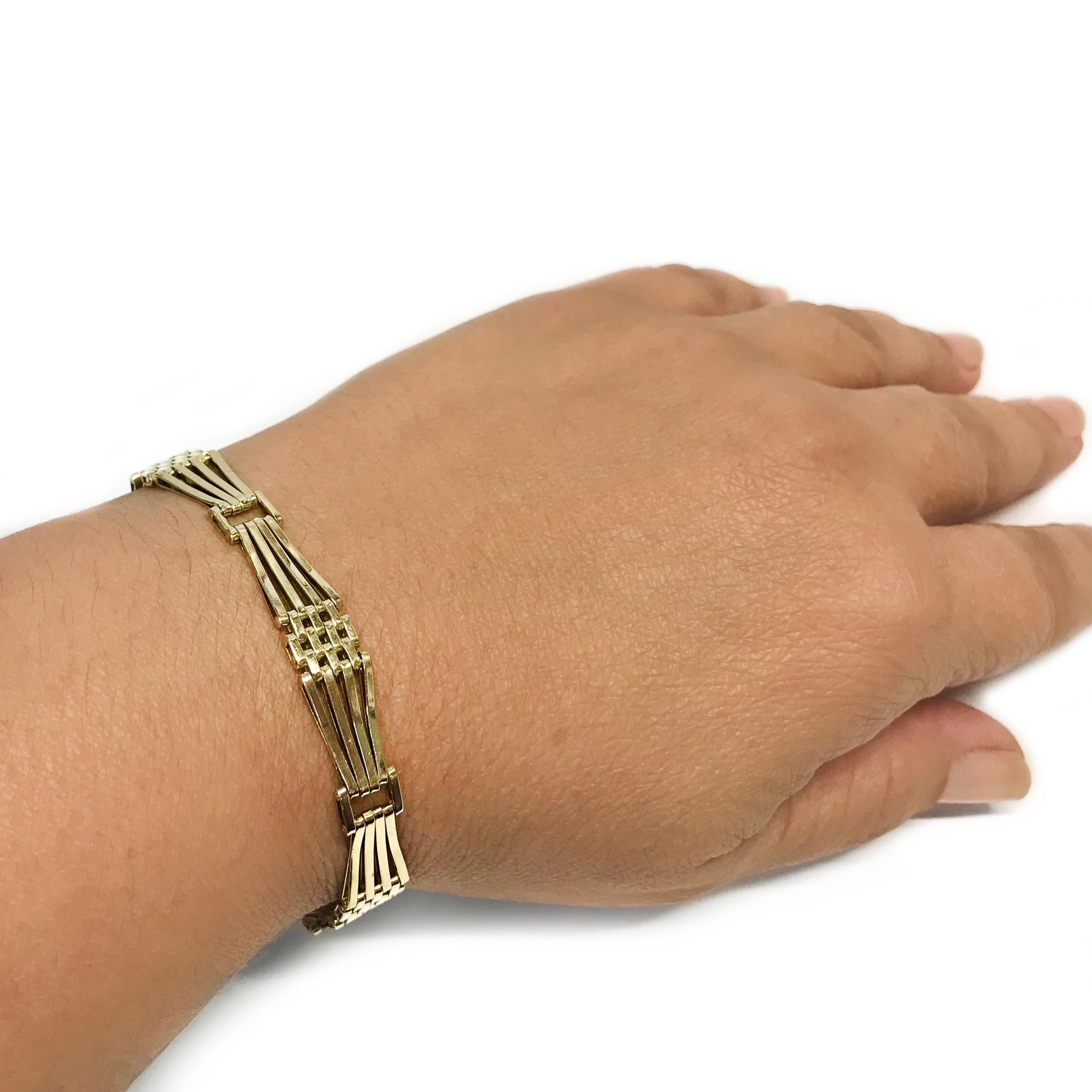 Retro 18 Karat Gold Link Bracelet For Sale