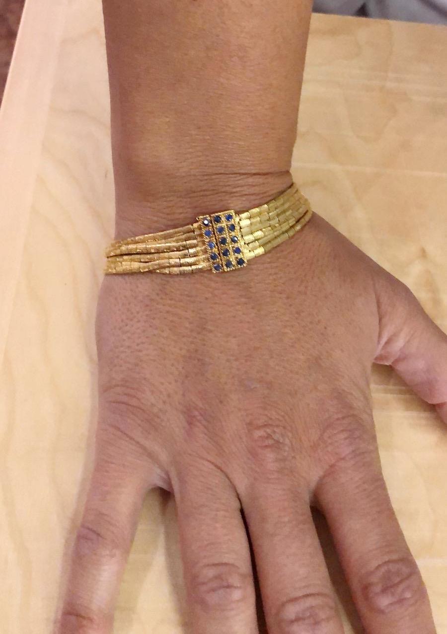 18 Karat Gold Links Bracelet with Sapphires For Sale 2