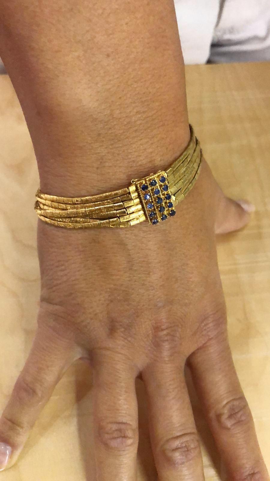 18 Karat Gold Links Bracelet with Sapphires For Sale 3