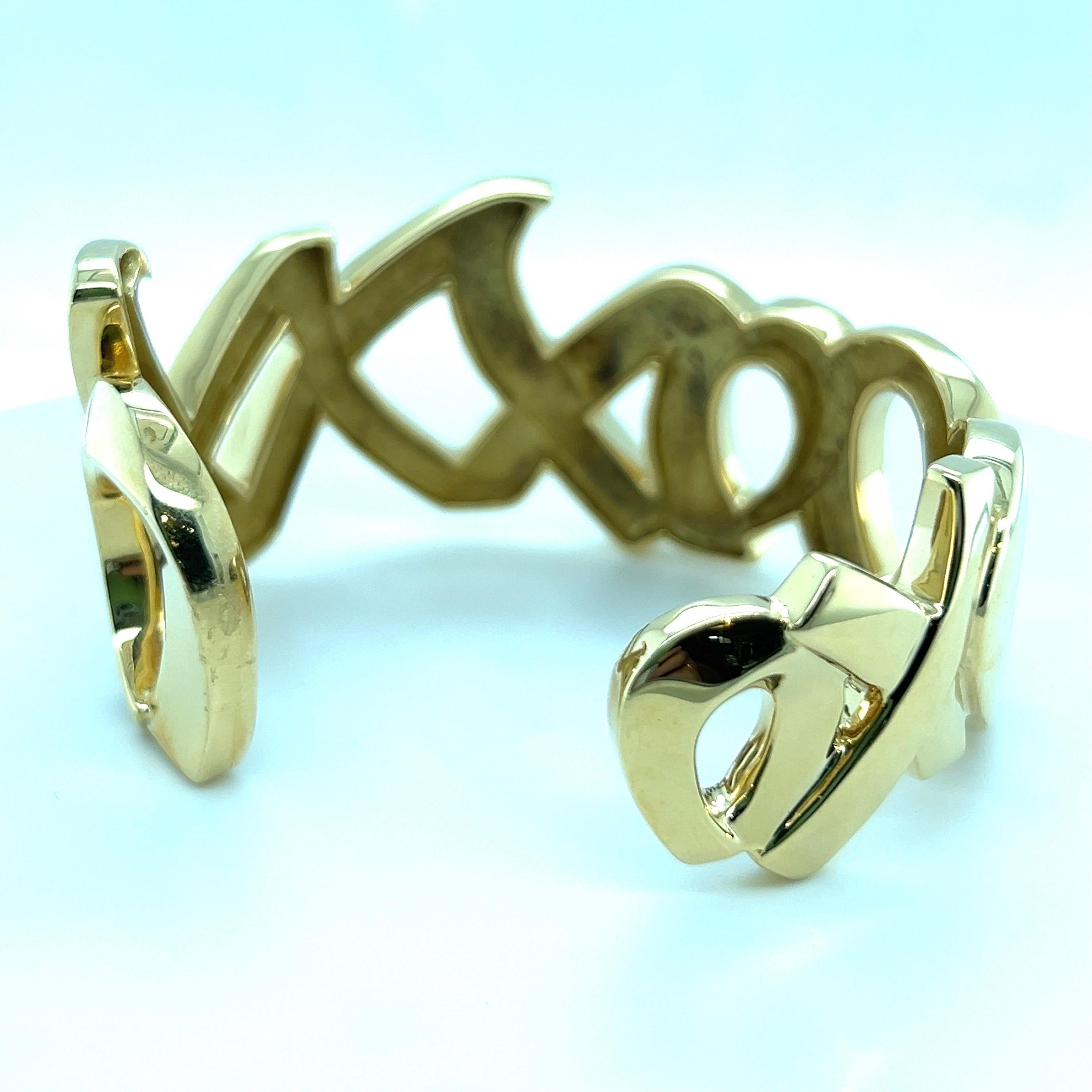 Bracelet manchette Love and Kisses en or 18 carats de Paloma Picasso pour Tiffany & Co. en vente 1