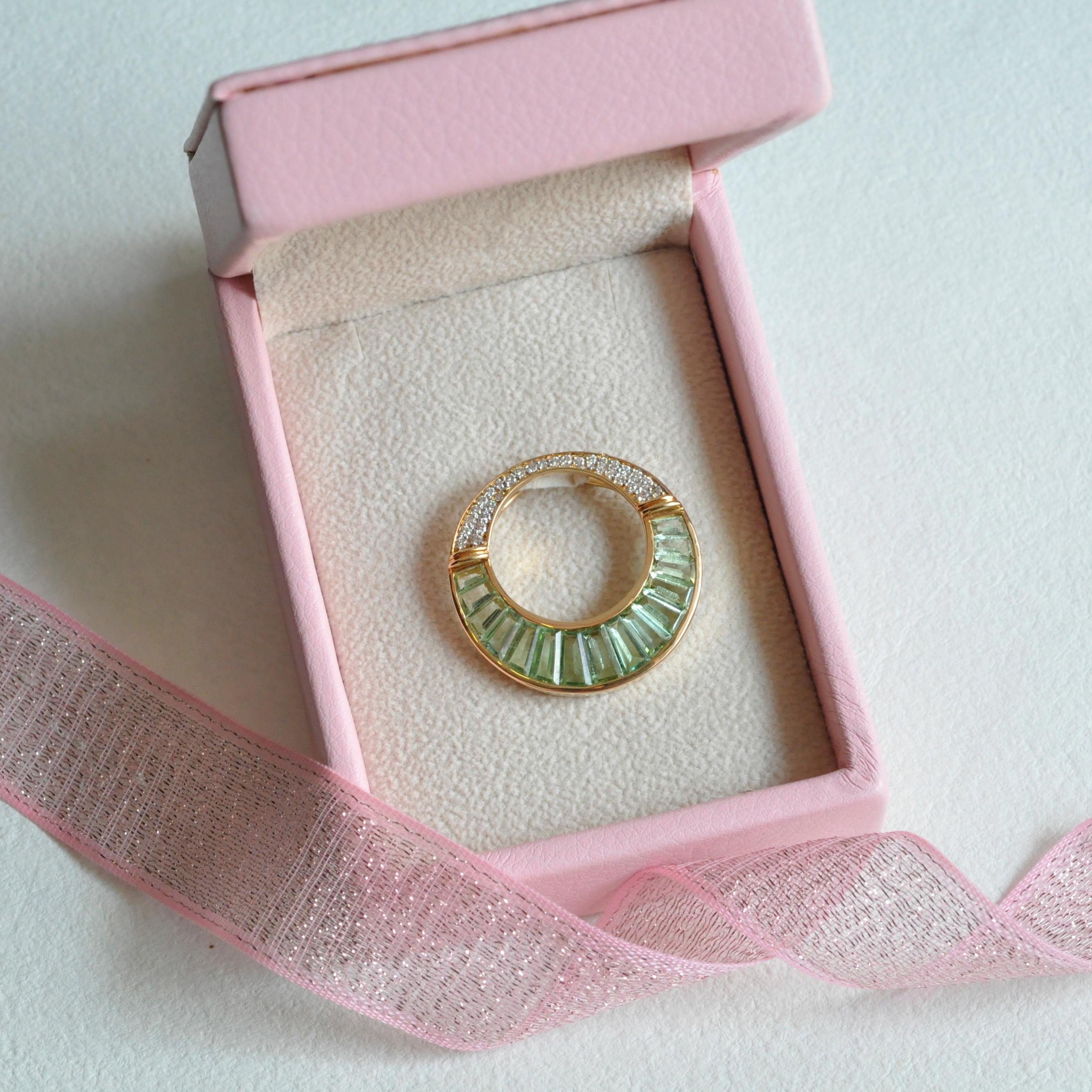 18 Karat Gold Mint Green Tourmaline Baguette Diamond Circular Pendant Necklace 4