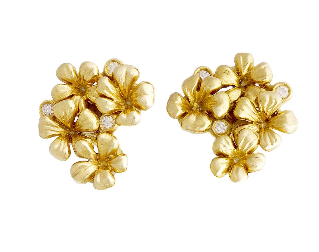 These modern clip-on earrings are made of 18 karat yellow gold and encrusted with 6 round diamonds and cabochon tourmalines (11.19, 8.23, or 5.78 carats), which can be taken on or off. This makes the earrings versatile as you can replace the