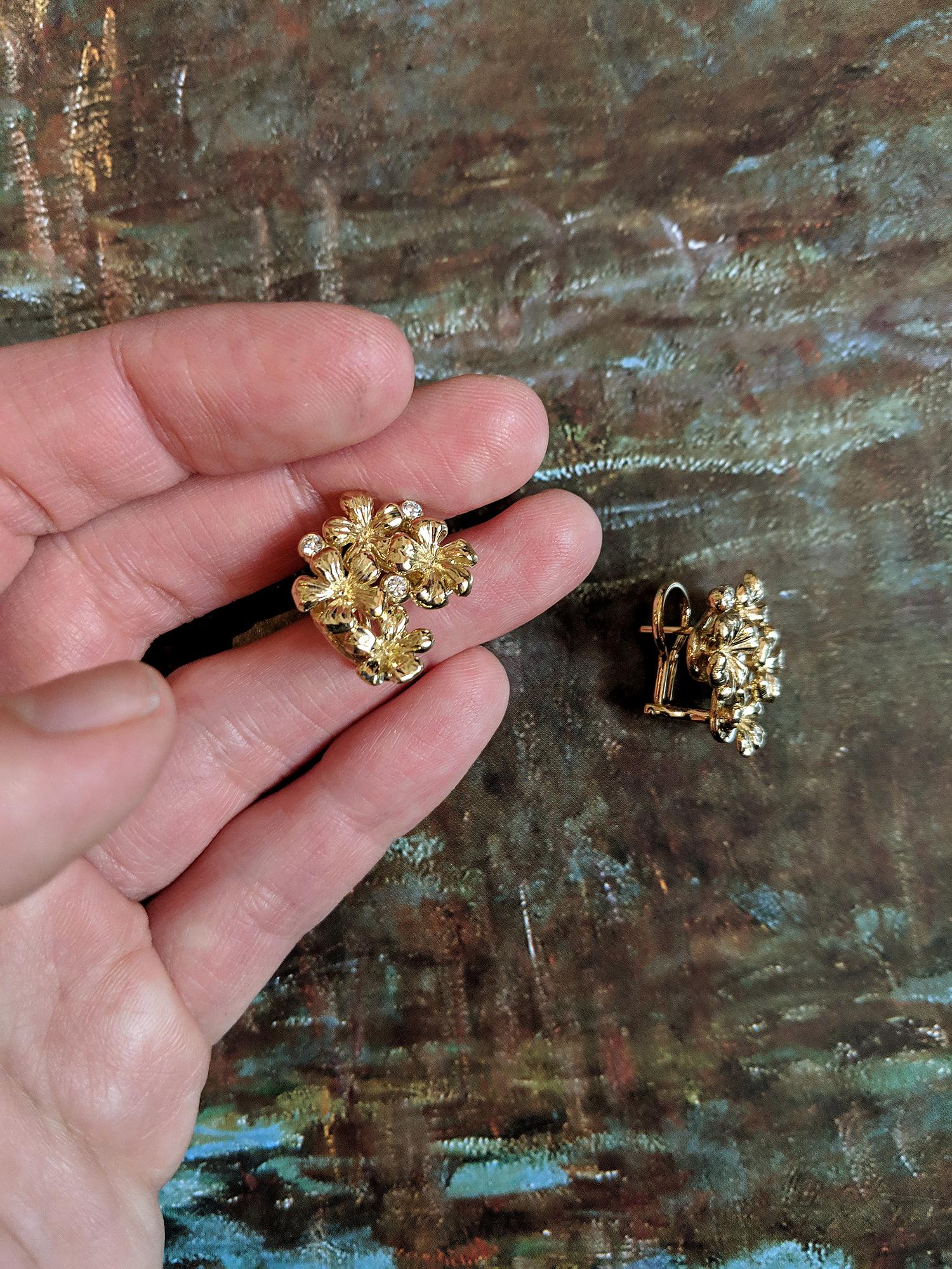 Moderne Boucles d'oreilles pendantes modernes en or jaune Plum avec tourmalines en vente