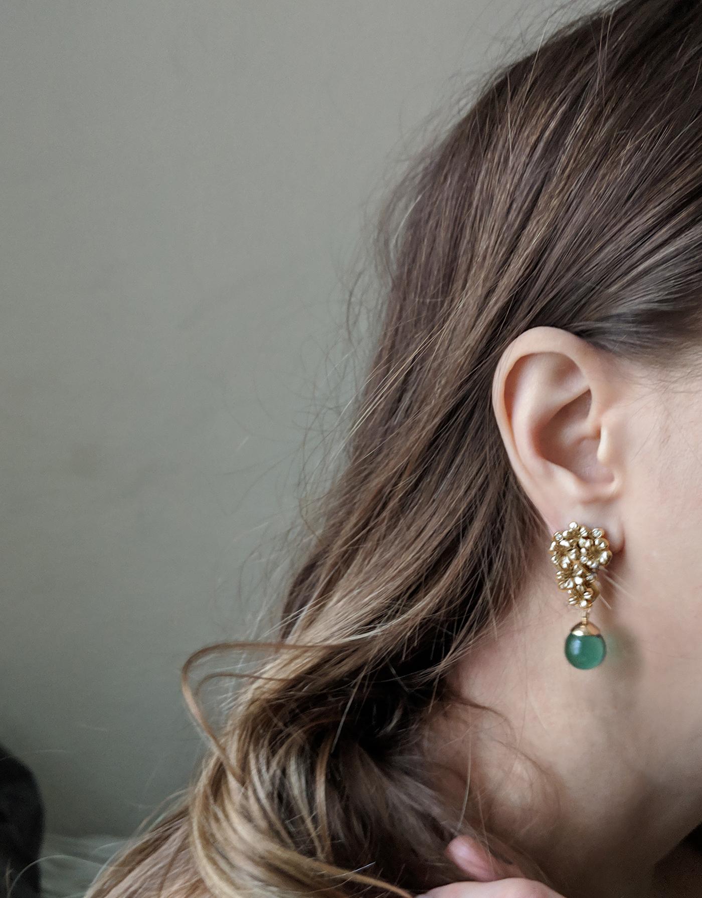 Boucles d'oreilles pendantes modernes en or jaune Plum avec tourmalines Pour femmes en vente