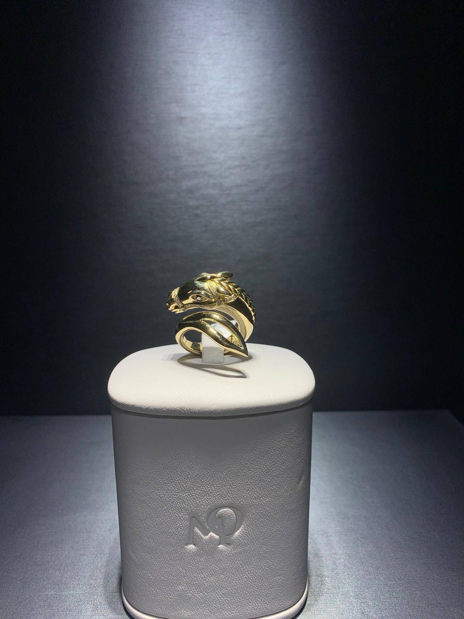 18 Karat yellow gold 'Another World' limited edition Horse ring created by Monan with 0.21 carats of white round brilliant cut diamonds, E-G colour and VS-VVS clarity and 0.06 carat of garnet.
Finger size 52 (Europe) = L 1/2 (UK) = 6 (US)
‘Another