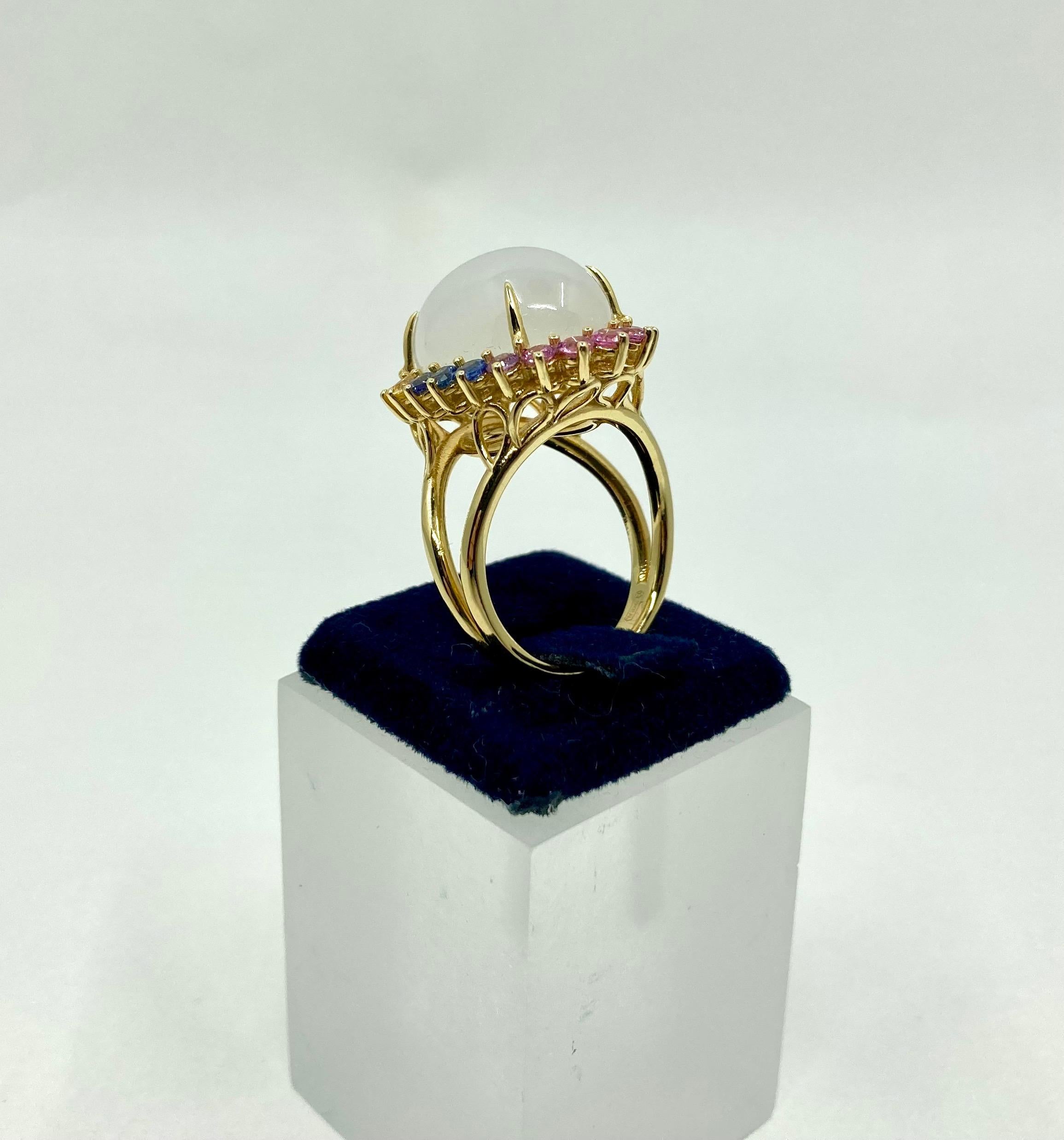 18 Karat Gold Moonstone and Sapphires Ring For Sale 1