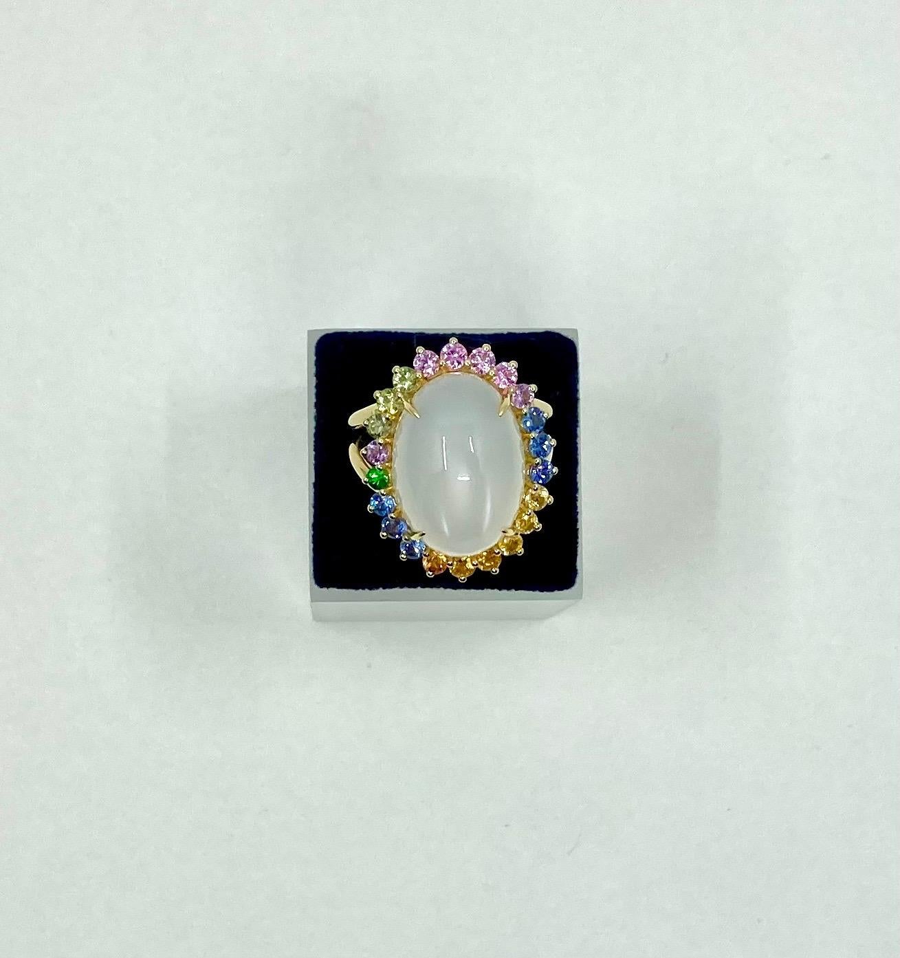 18 Karat Gold Moonstone and Sapphires Ring For Sale 2