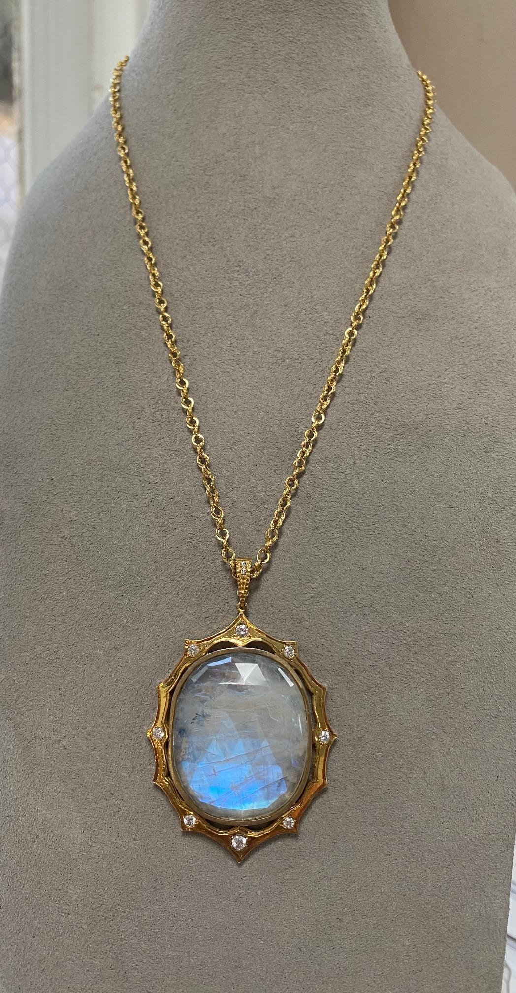 Artisan 18 Karat Gold Moonstone Pendant Suneera For Sale