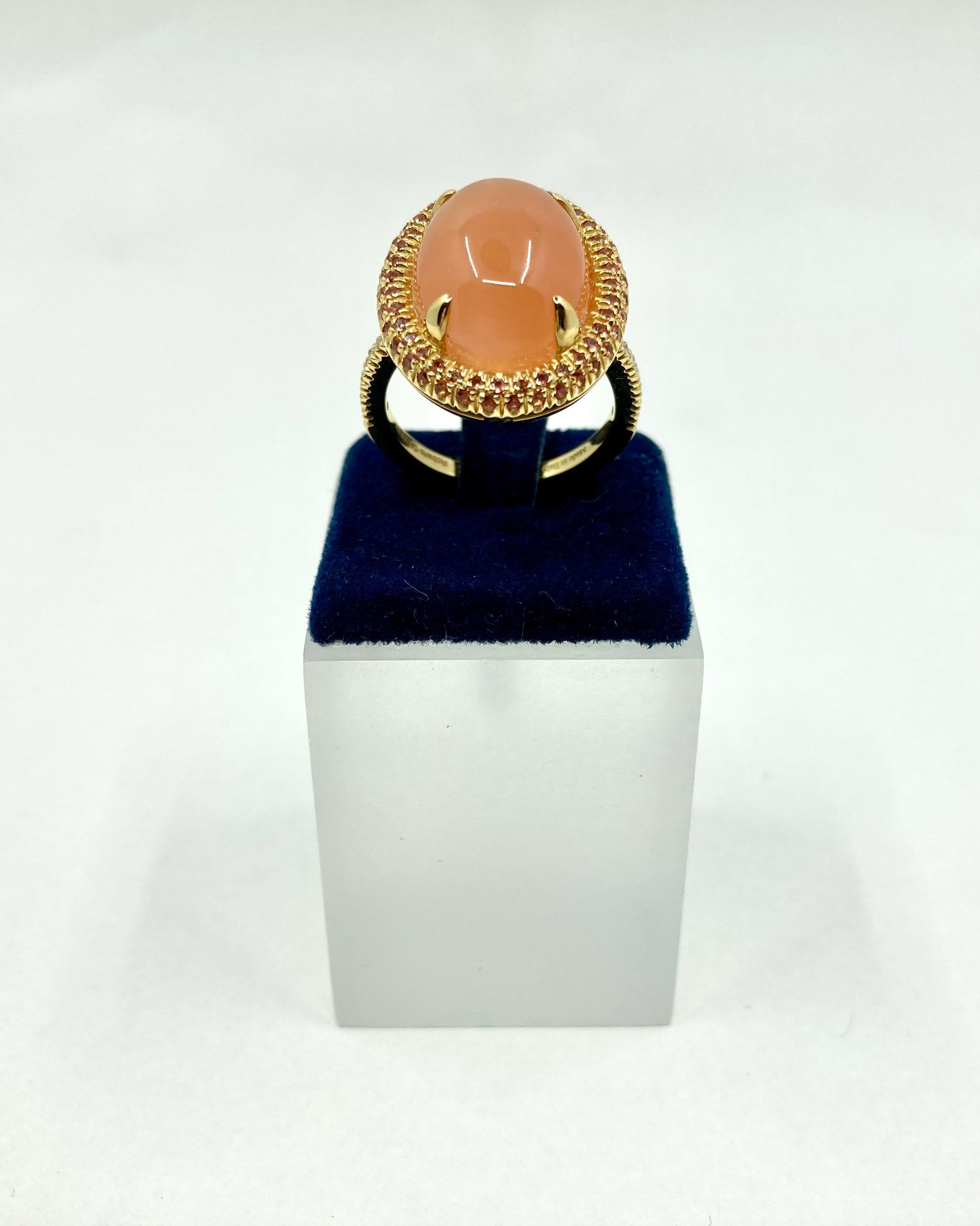 18 Karat Gold Moonstone, Sapphires and Diamonds Italian Ring In New Condition For Sale In Valenza, IT