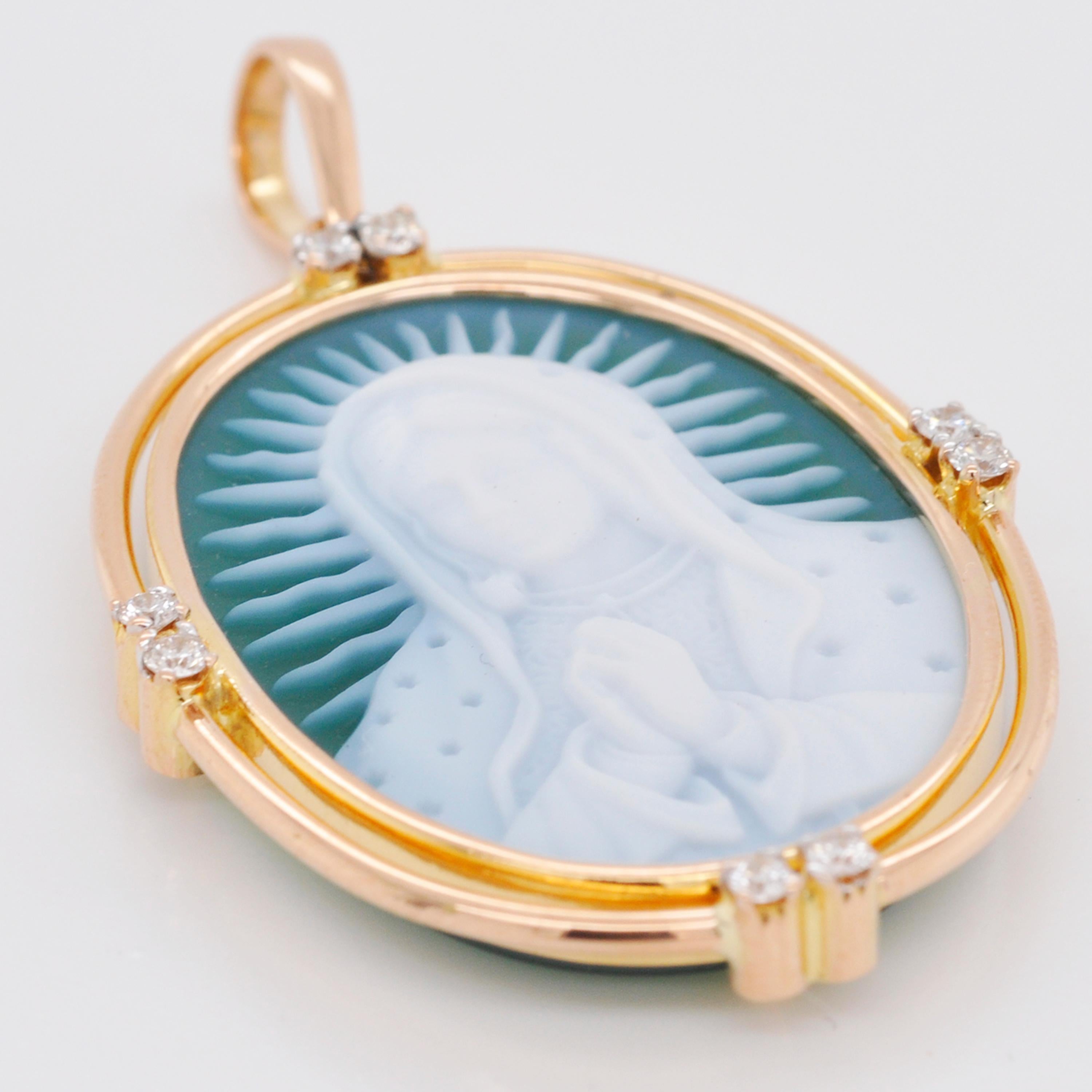 18 Karat Gold Mother Mary Achat geschnitzte Kamee-Diamant-Anhänger-Halskette (Ovalschliff) im Angebot