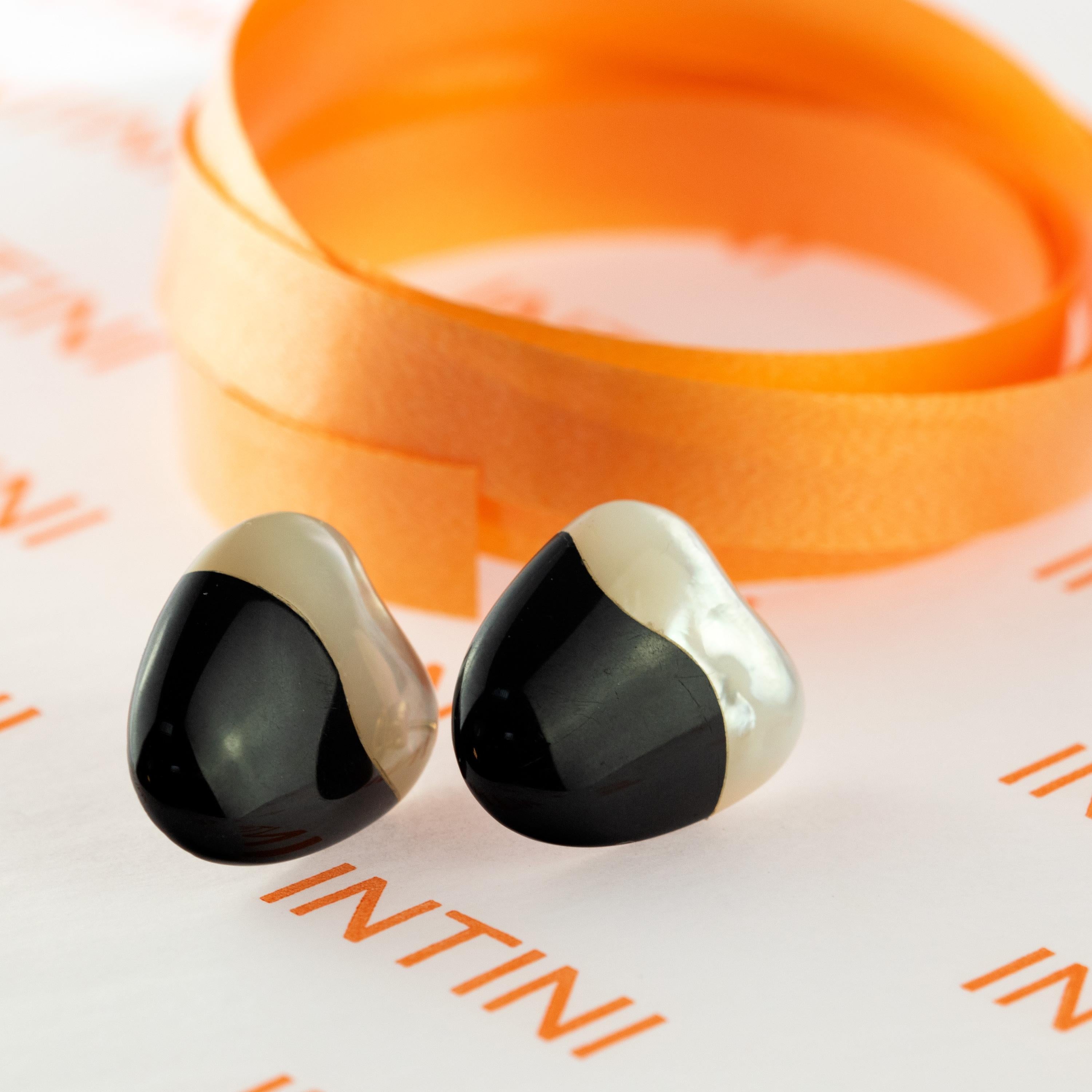 Orecchini con perno in oro 18 carati Madreperla Agata Nera fatti a mano in Italia In condizioni Nuovo in vendita a Milano, IT