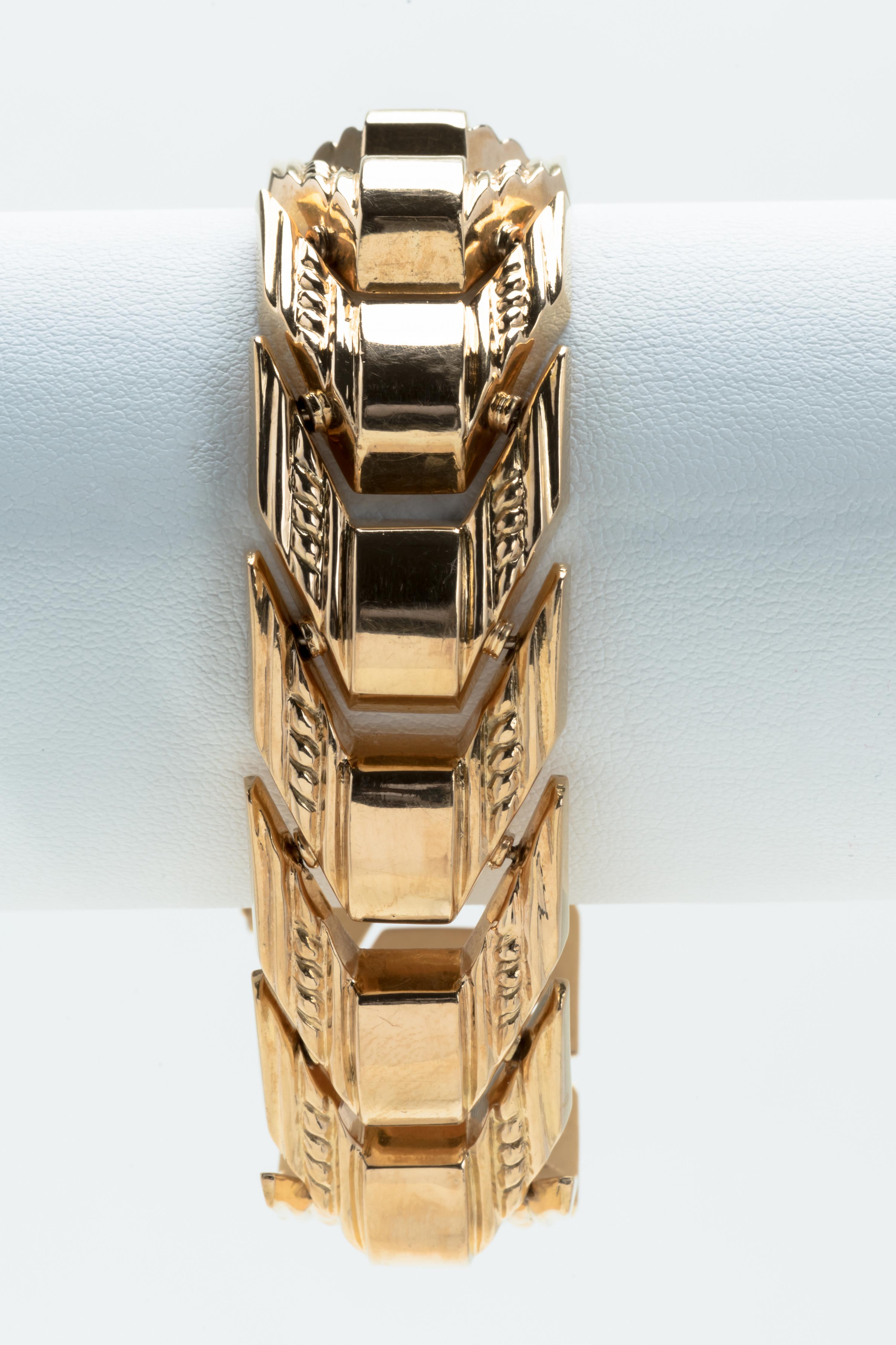 18 Karat Gold Multi-Linked Italian Bracelet In Good Condition In West Hollywood, CA