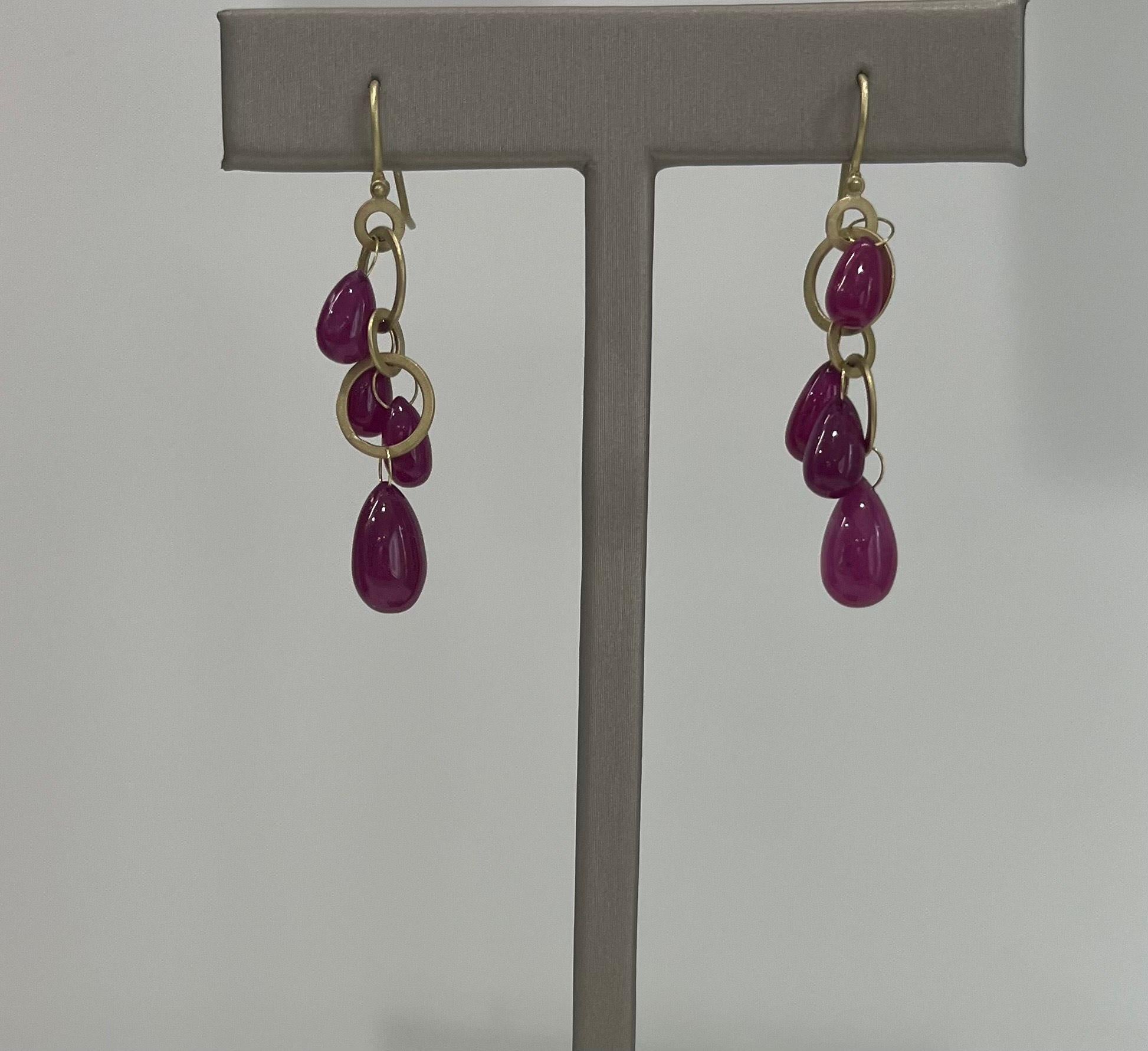 18k Gold Multi Loop Mini Ruby Briolette Earrings

Ruby 18.7 tcw

Length 1.5