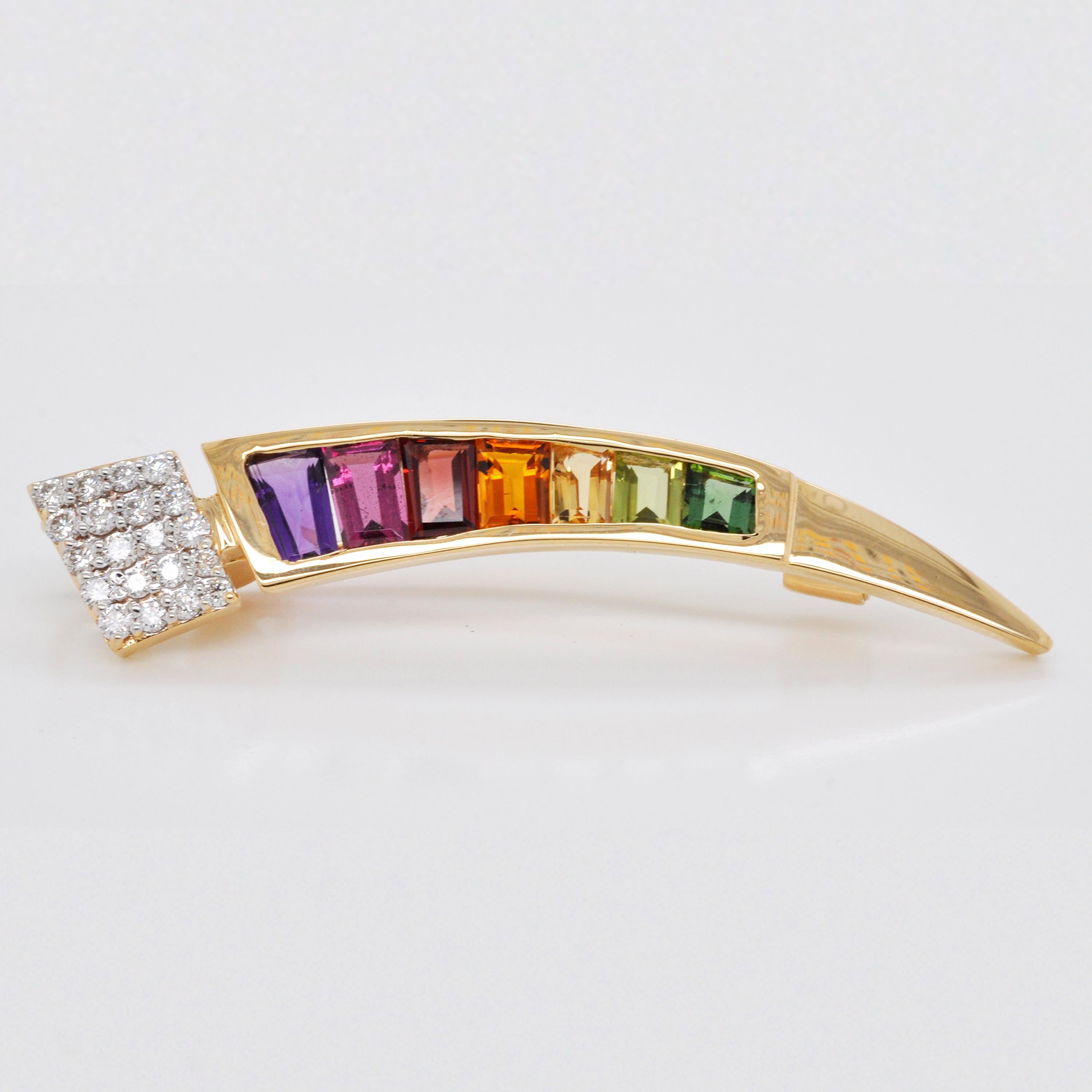 18 Karat Gold Muticolor Rainbow Tapered Baguette Diamond Pendant Brooch In New Condition For Sale In Jaipur, Rajasthan