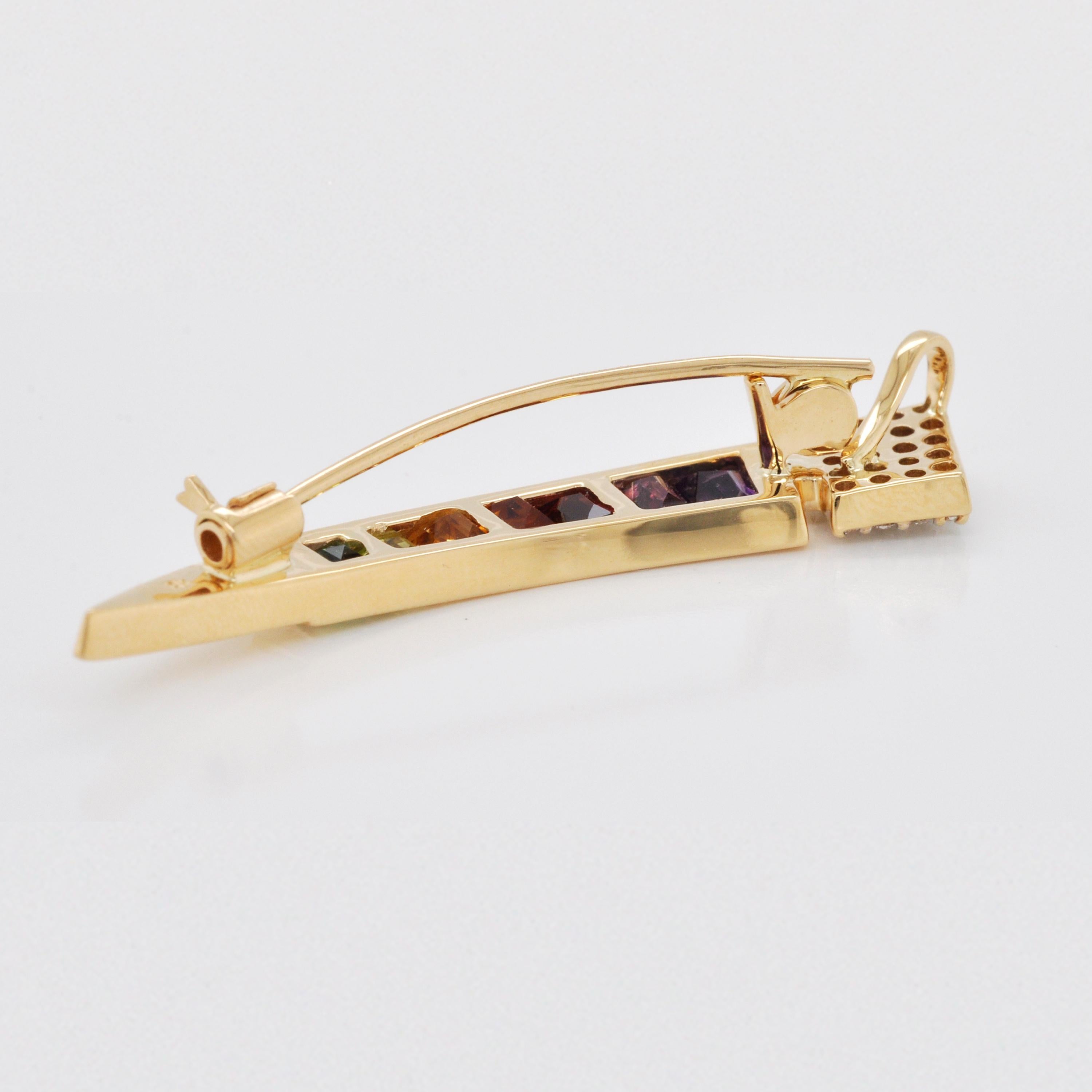 Broche pendentif en or 18 carats avec diamants baguettes arc-en-ciel effilés Unisexe en vente