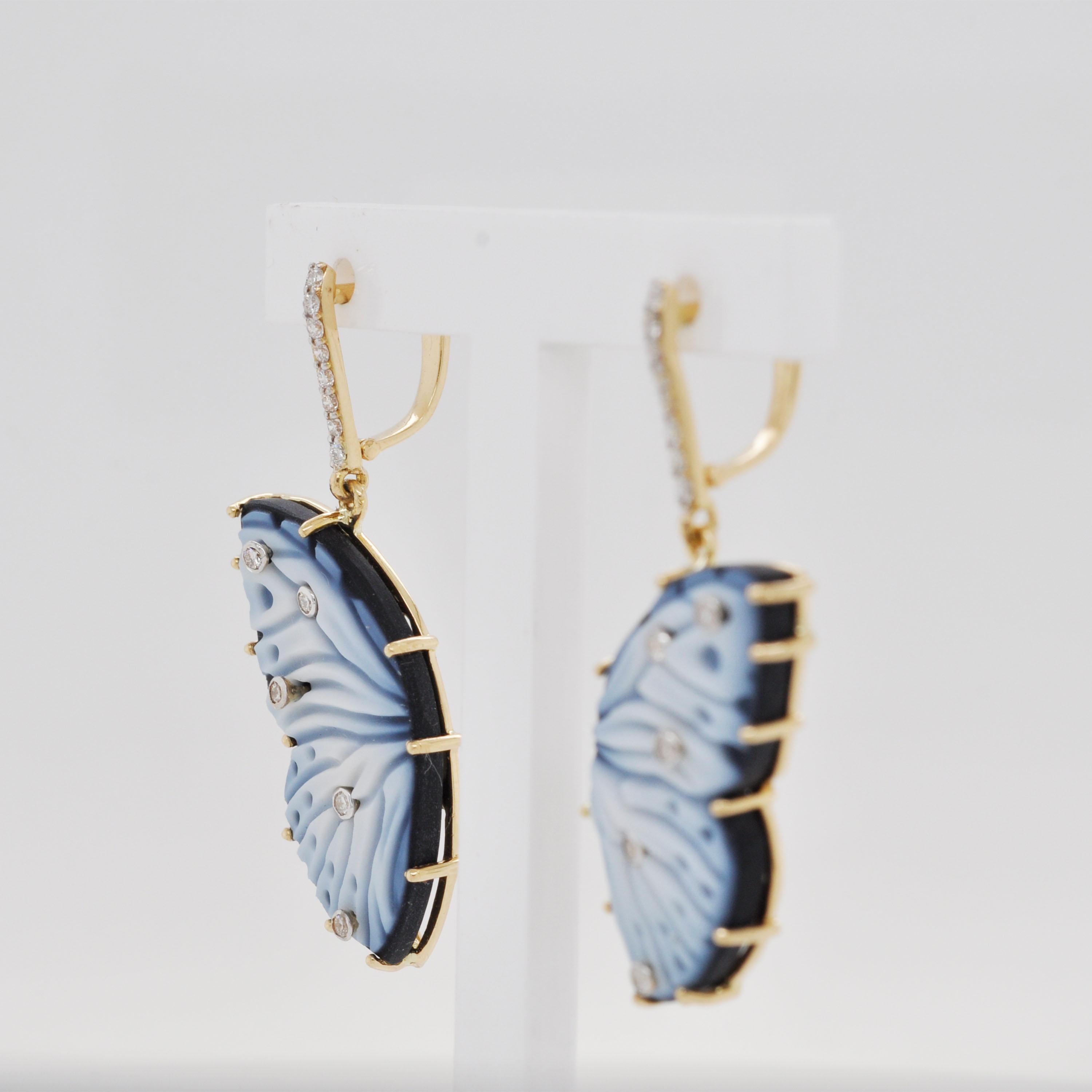 Pendants d'oreilles en or 18 carats, agate naturelle sculptée à la main, papillon et diamant Neuf - En vente à Jaipur, Rajasthan