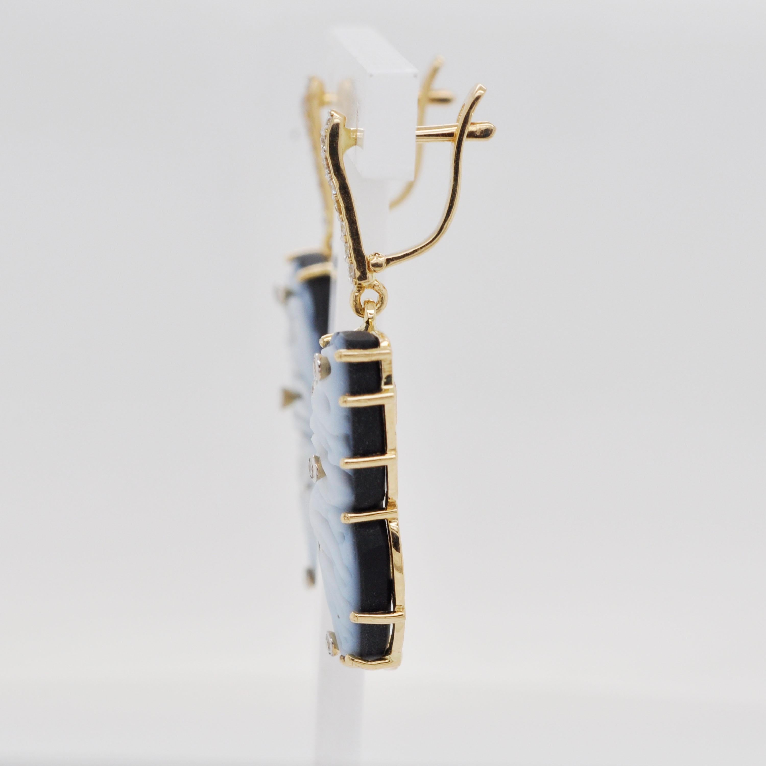Pendants d'oreilles en or 18 carats, agate naturelle sculptée à la main, papillon et diamant Pour femmes en vente