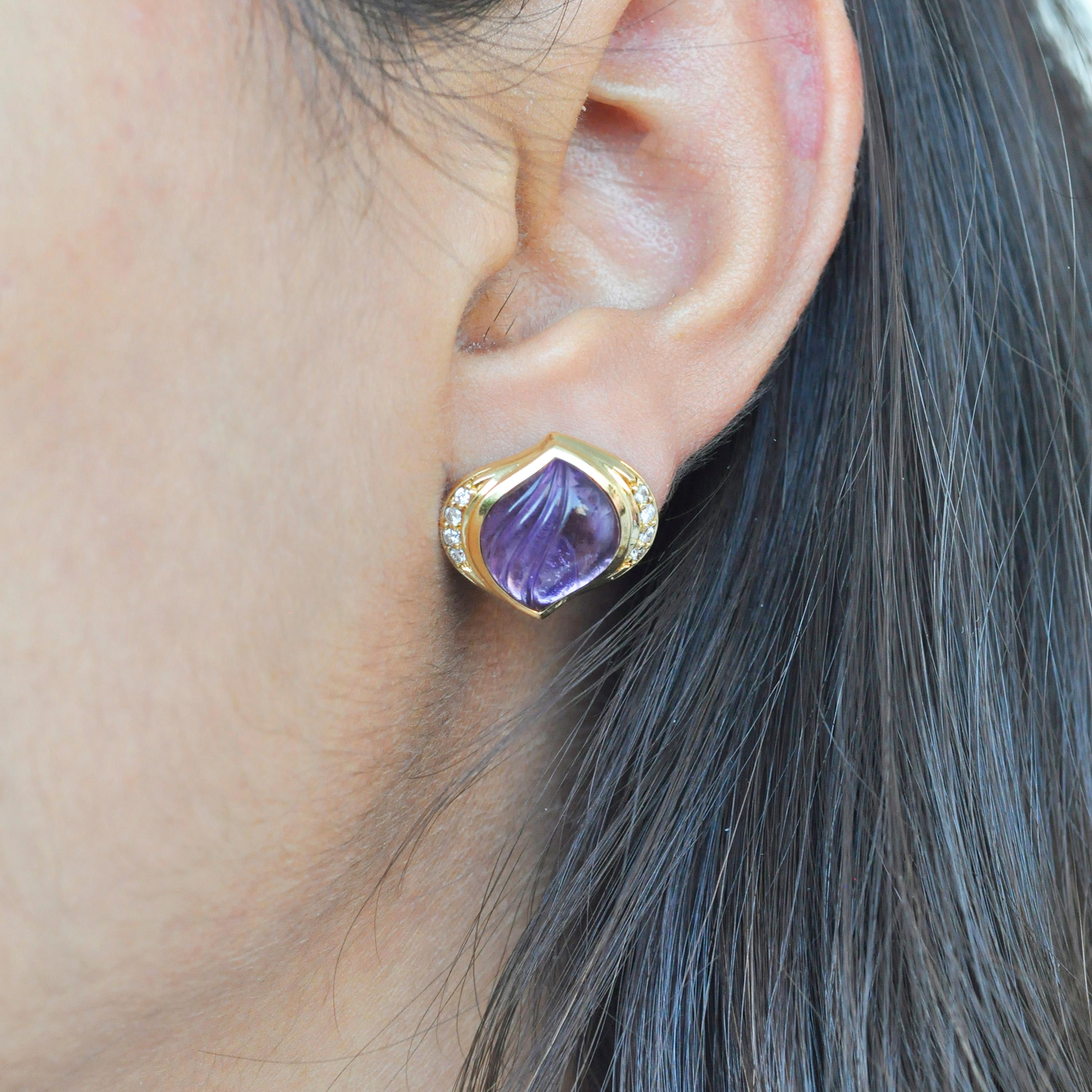 18 karat gold natural amethyst carving diamond stud earrings

A beautiful classic yet unique amethyst carving stud earring is a chic piece to have in your jewelry closet. The earrings uses 18 karat yellow gold with diamonds and amethyst carving