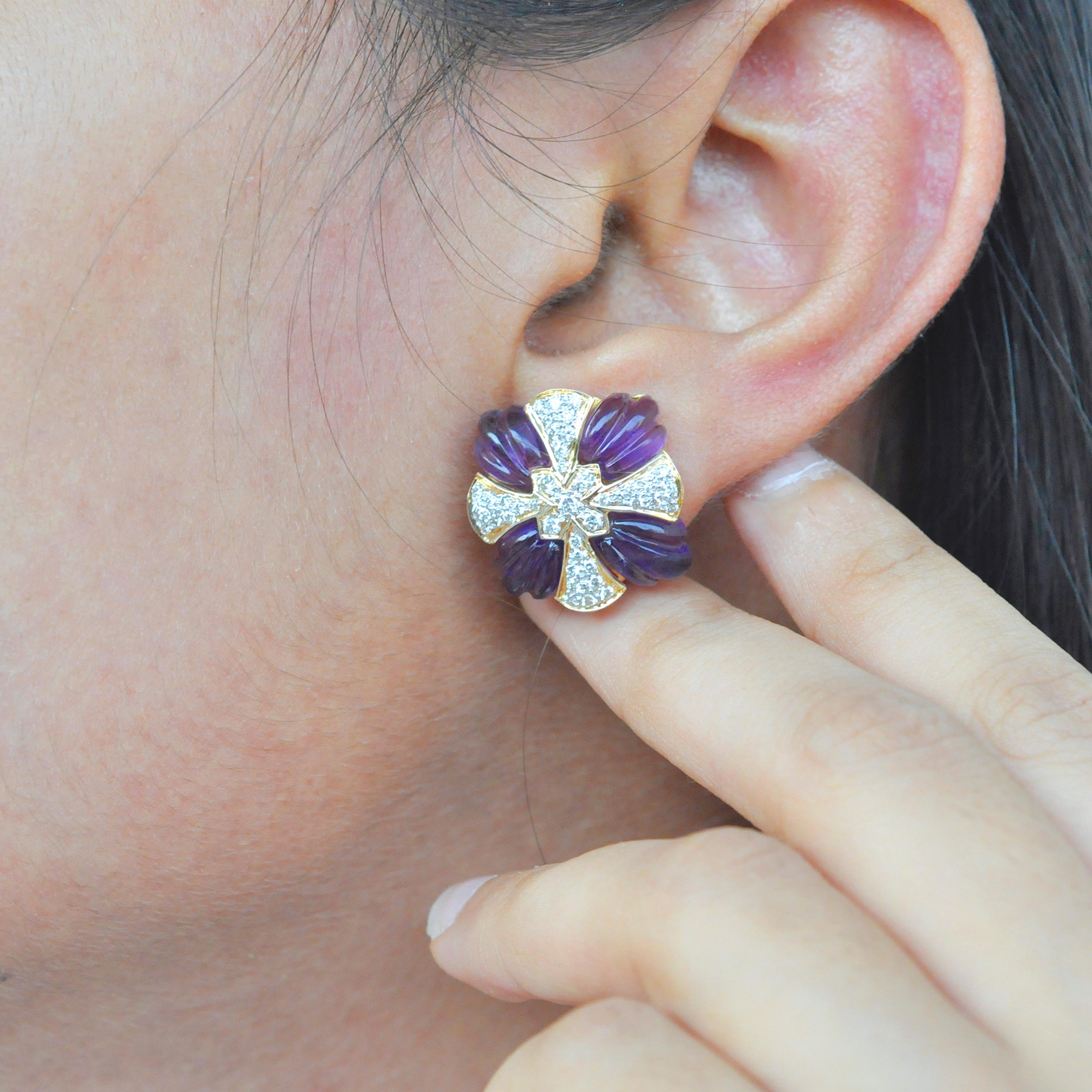 18 Karat Gold Natural Amethyst Carving with Diamond Stud Earrings  In New Condition For Sale In Jaipur, Rajasthan