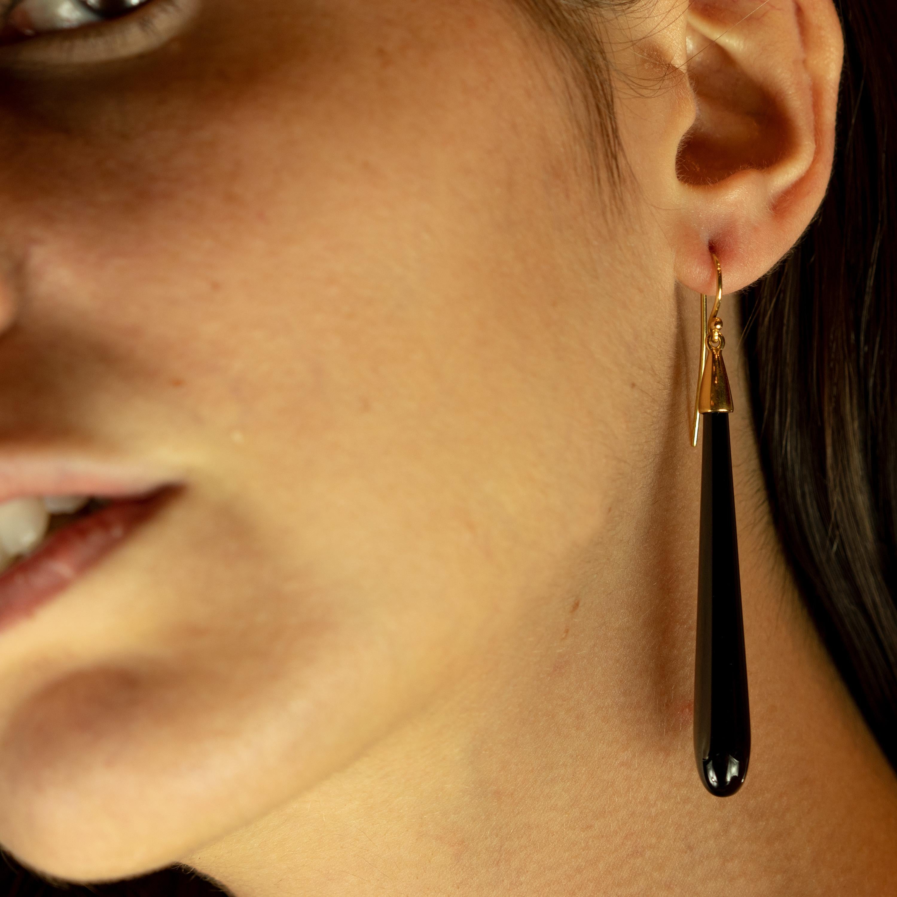 Artigiano Orecchini da cocktail lunghi con goccia a lacrima in oro naturale 18 carati, agata nera, in grassetto in vendita
