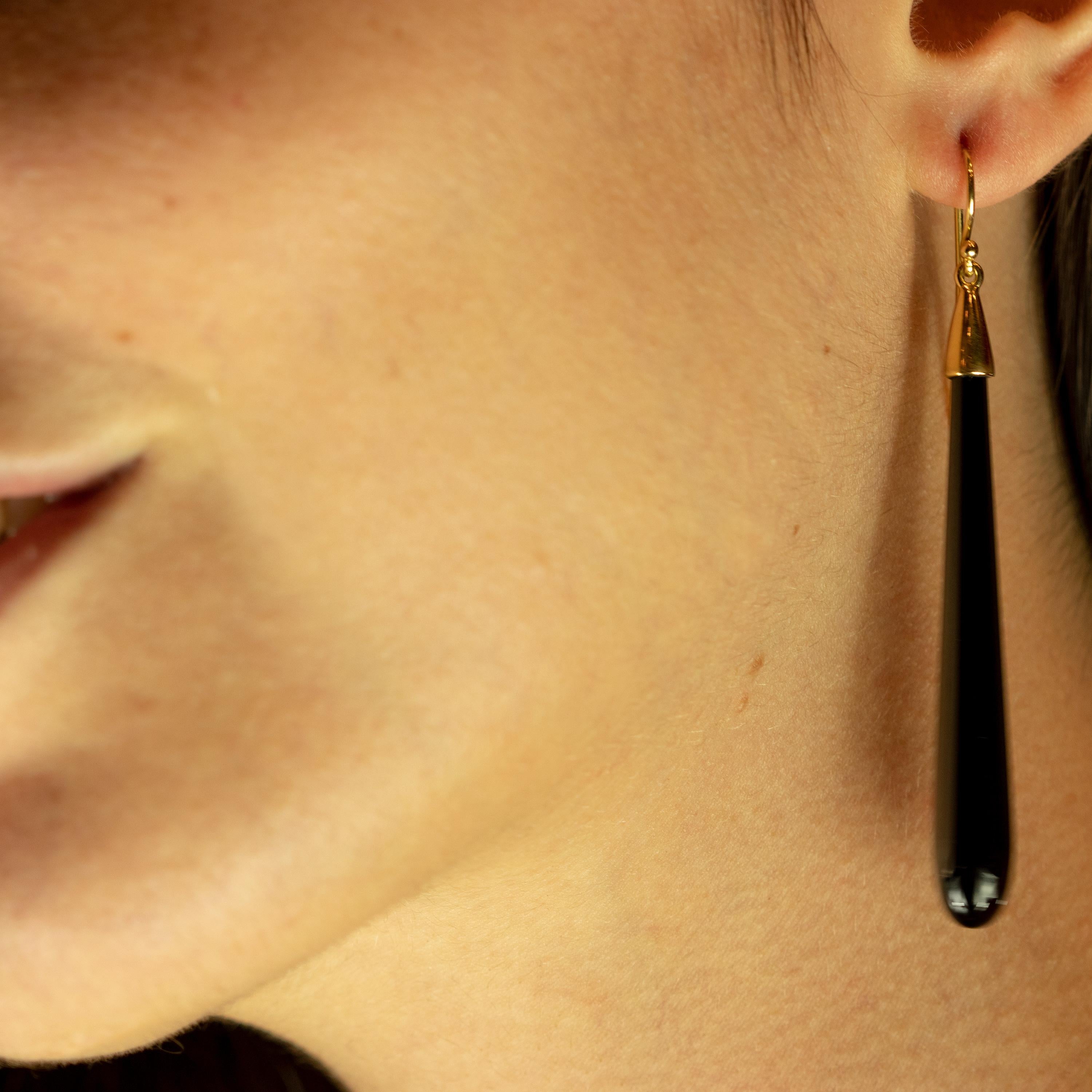 Taglio misto Orecchini da cocktail lunghi con goccia a lacrima in oro naturale 18 carati, agata nera, in grassetto in vendita
