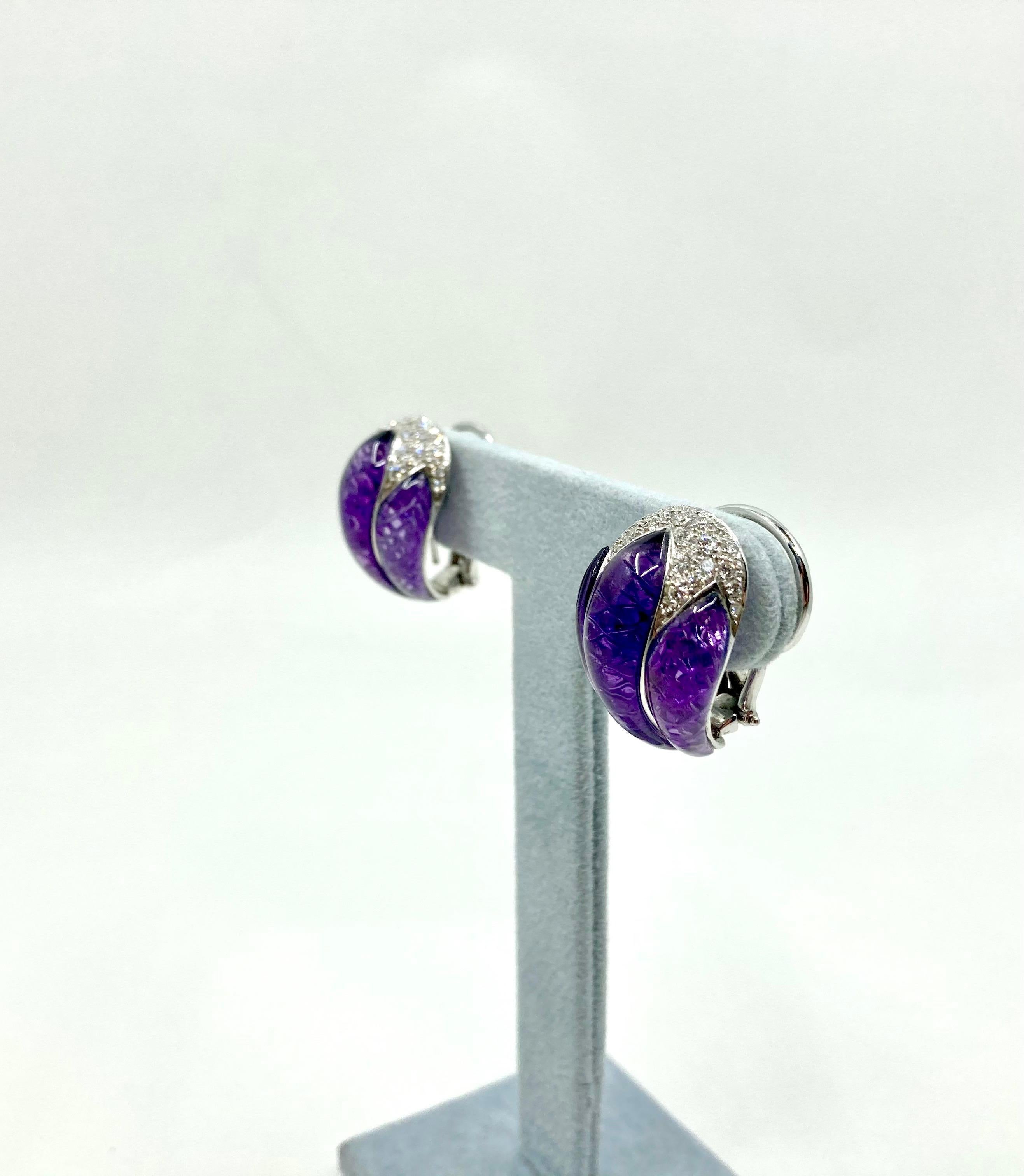 Timeless and elegant White Gold earrings, with Natural Carved Amethyst ct. 23.50 and White Diamonds ct. 0.99, Made in Italy by Roberto Casarin. 

A unique natural Amethysts mounted on a timeless and elegant design. Its intense yet delicate purple