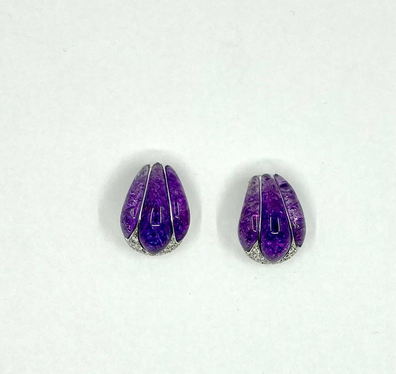 18 Karat Gold Natural Carved Amethyst and White Diamonds Earrings For Sale 1