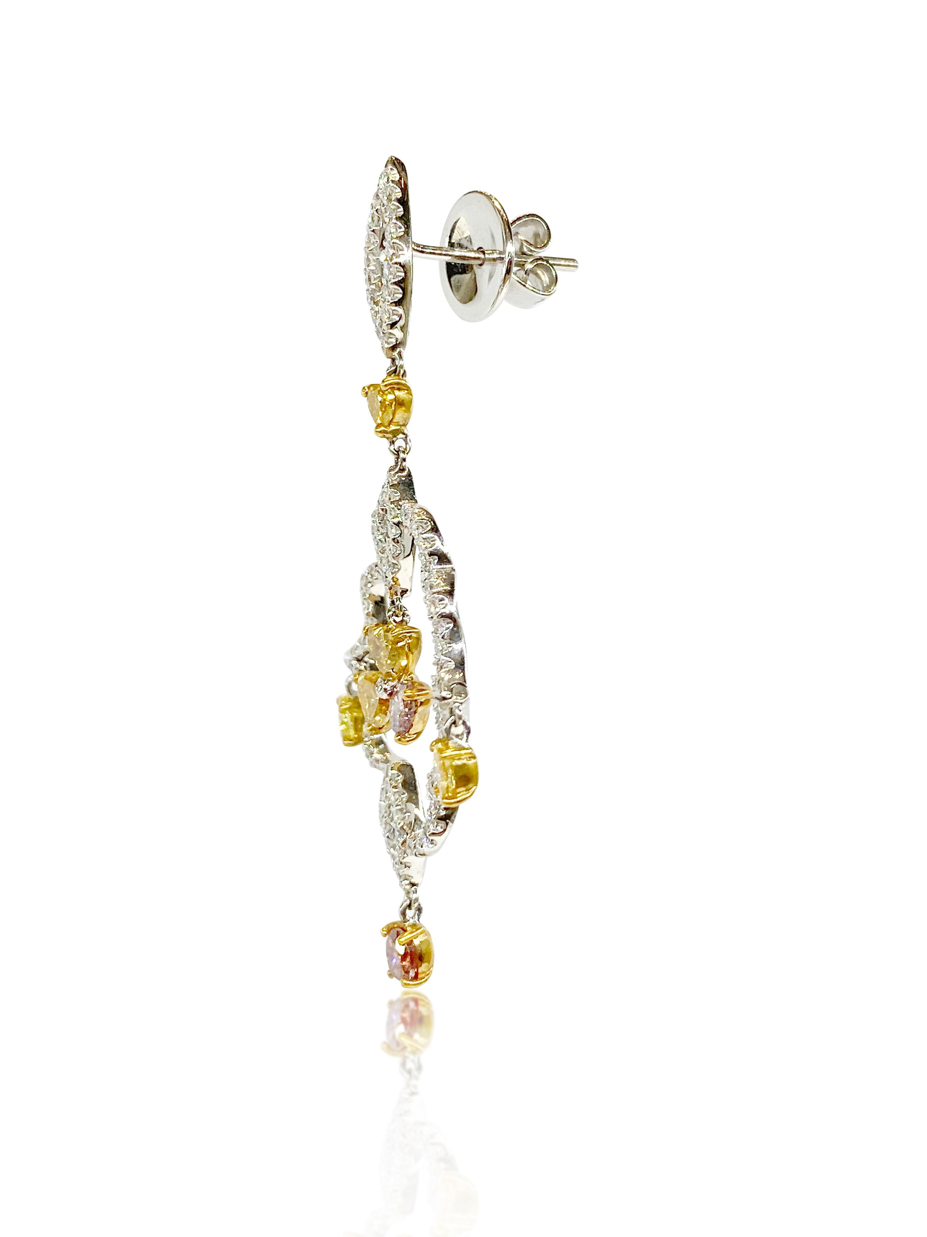 Pendientes de Diamantes de Color Natural en Oro de 18 Kilates Contemporáneo en venta