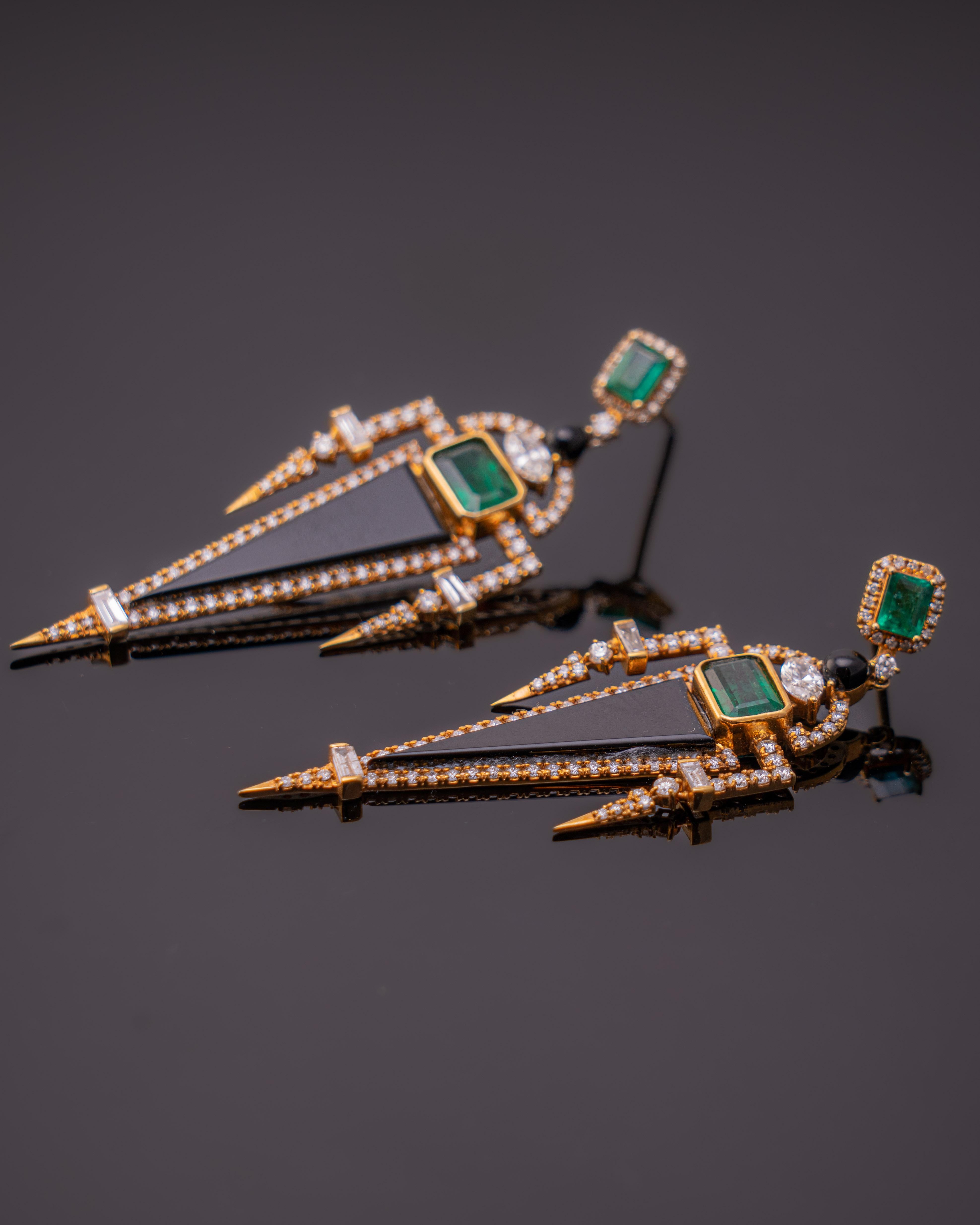 Art Deco 18 Karat Gold Natural Emerald, Diamond, and Black Onyx Dangle Earrings