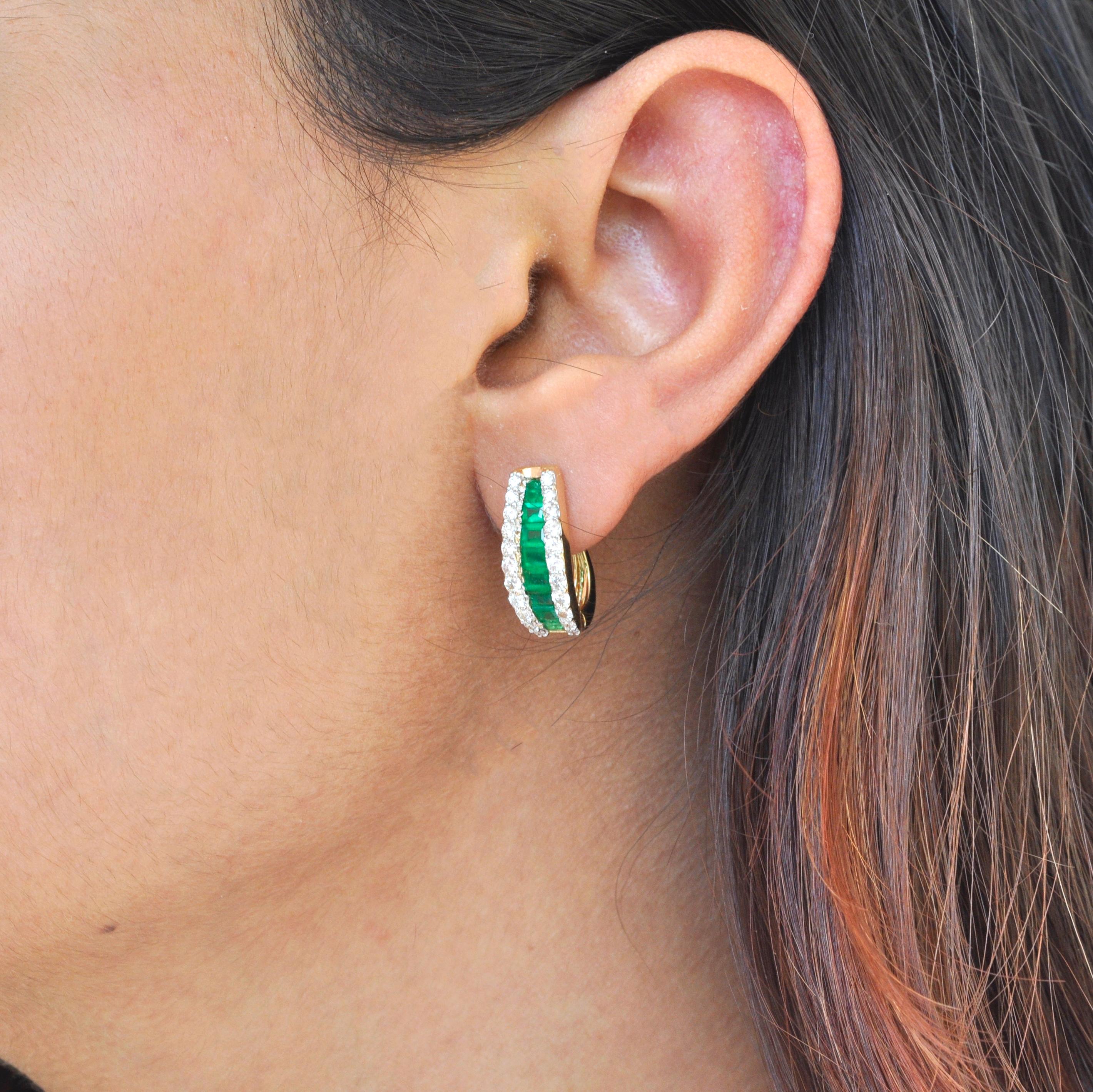 18K Gold Zambian Emerald Diamond Pendant Necklace Huggies Earrings Ring Set For Sale 5