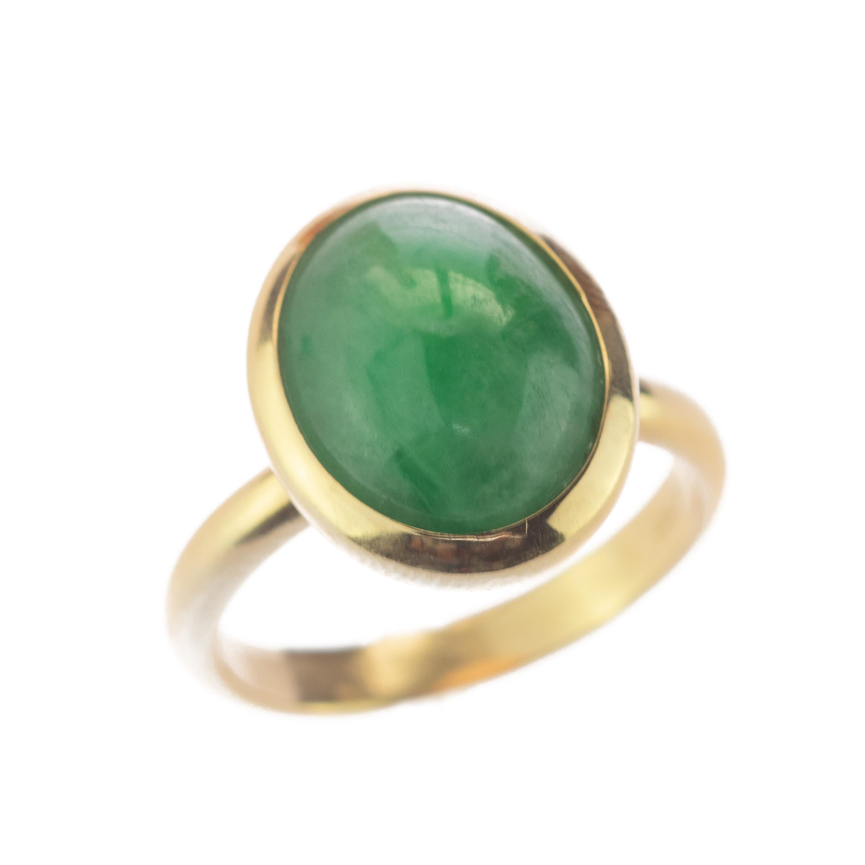 18 Karat Gold Natural Jade Green Central Oval Cabochon Boho Woman Cocktail Ring In New Condition For Sale In Milano, IT
