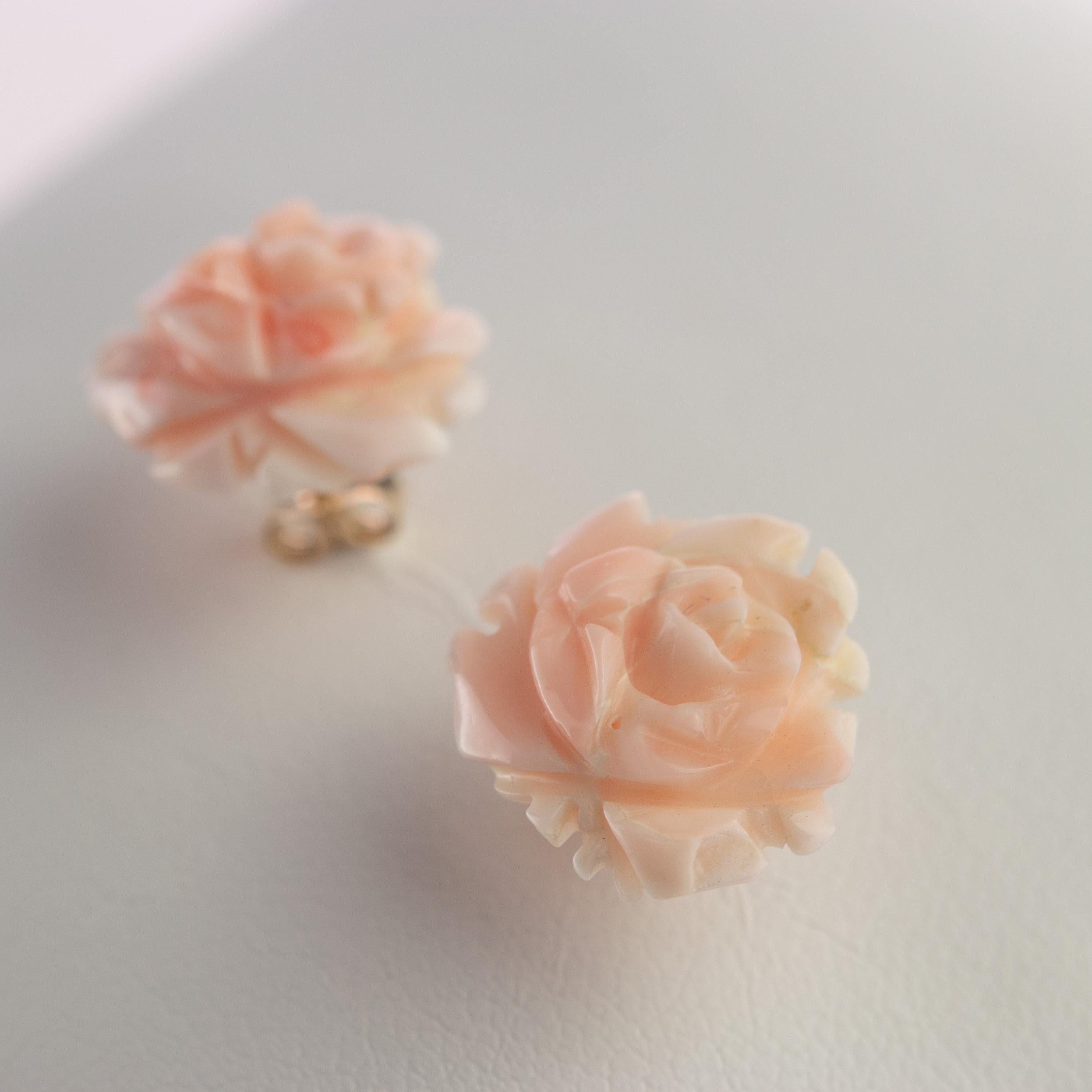 14 Karat Gold Natural Pink Coral Carved Rose Flower Stud Crafted Girl Earrings In New Condition For Sale In Milano, IT