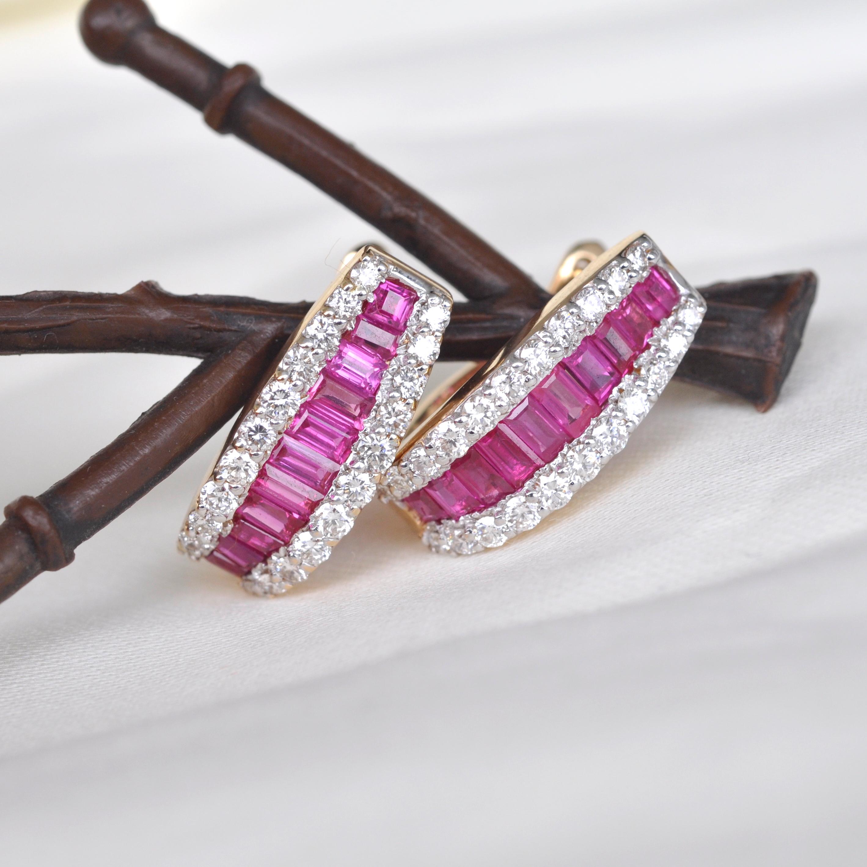 18 Karat Gold Natural Ruby Diamond Huggies Pendant Necklace Earrings Ring Set For Sale 2