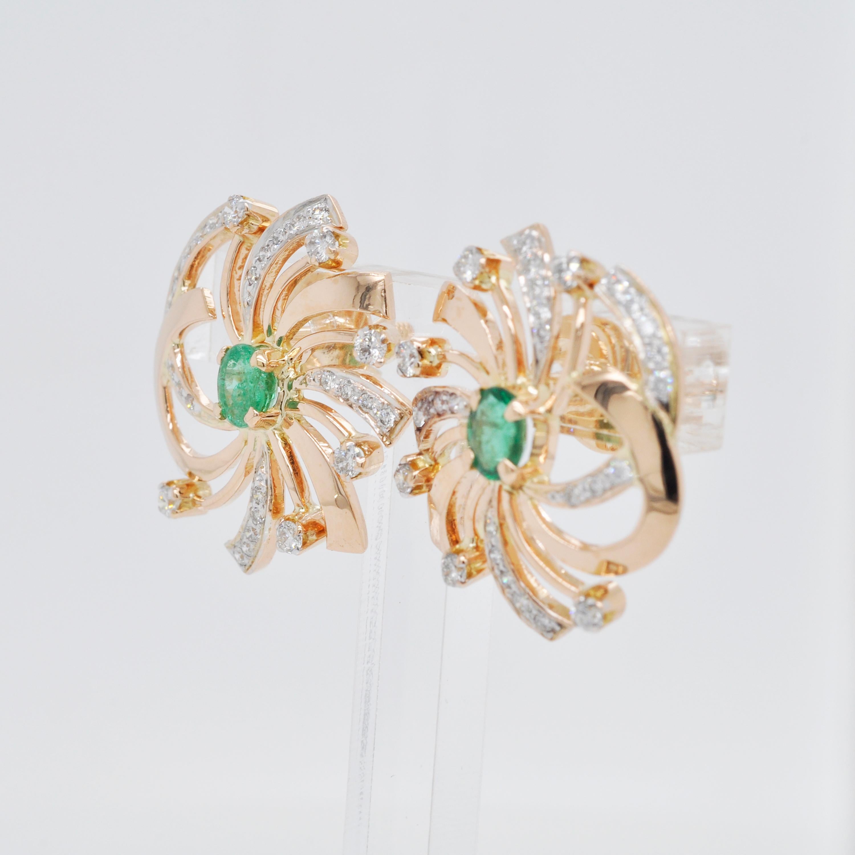 18 Karat Gold Natural Zambian Emerald Swirl Diamond Stud Earrings In New Condition For Sale In Jaipur, Rajasthan