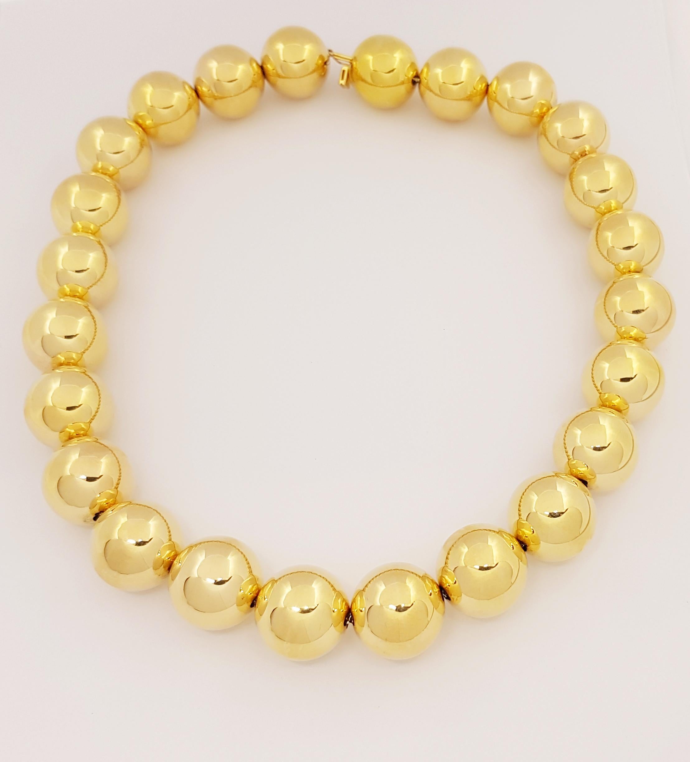 Contemporary 18 Karat Gold Necklace For Sale