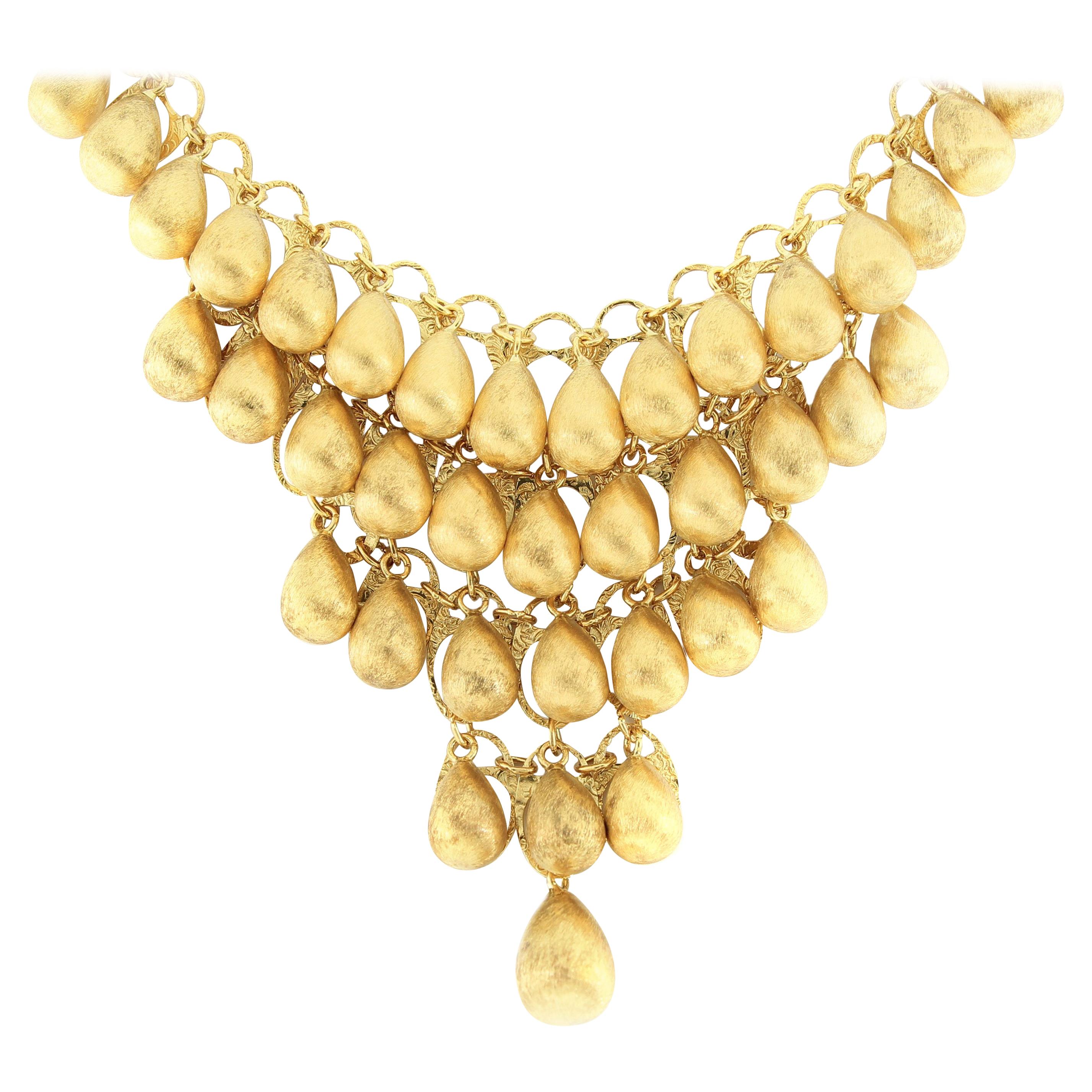 18 Karat Gold Necklace For Sale