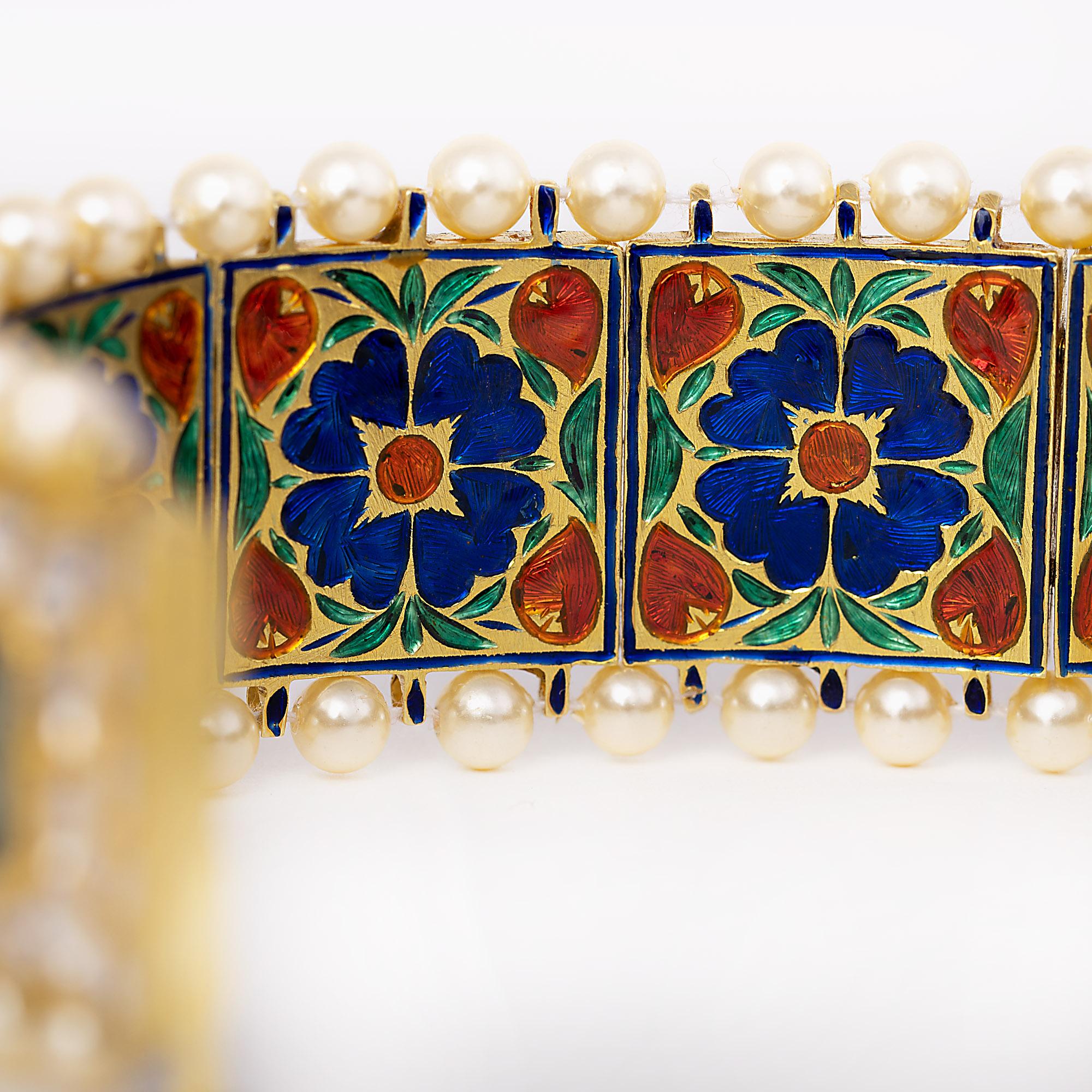 18 Karat Gold Neun Edelsteine Statement Handgefertigtes Armband mit Emaille-Armband im Zustand „Neu“ im Angebot in Jaipur, IN