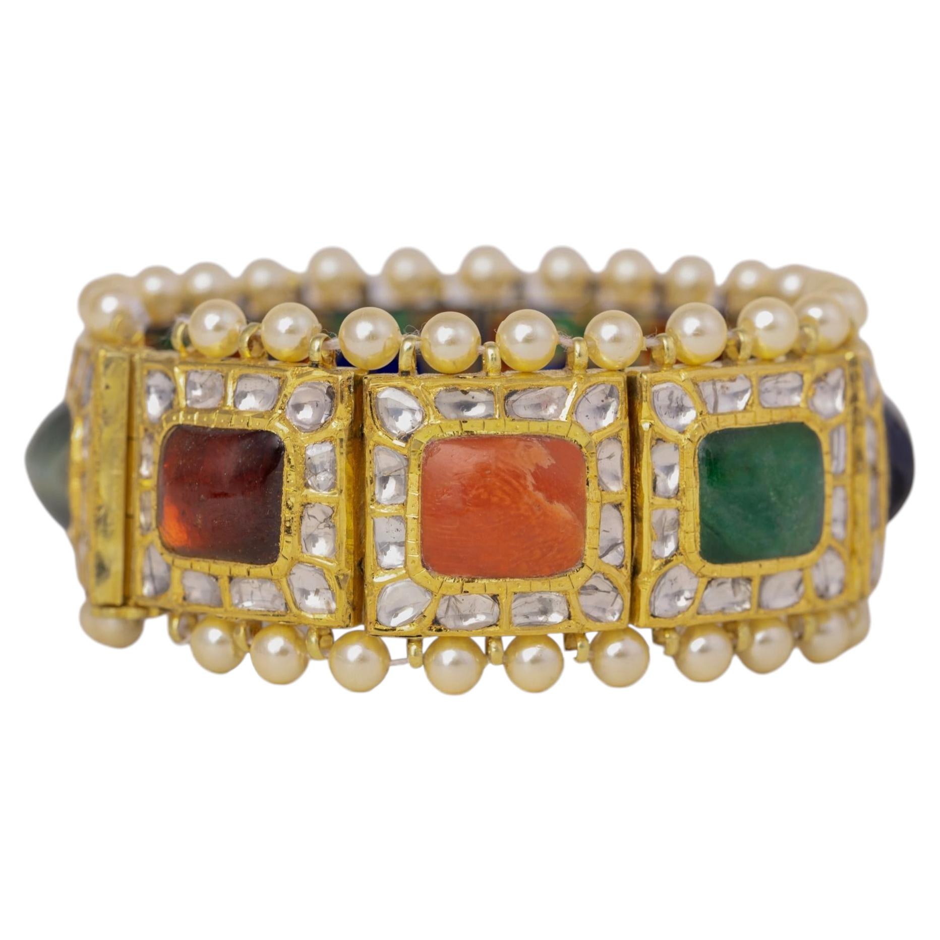 Bracelet artisanal d'affirmation en or 18 carats avec neuf pierres précieuses