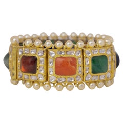 Pulsera Artesanal de Oro de 18 Kilates con Nueve Gemas Preciosas y Trabajo de Esmalte