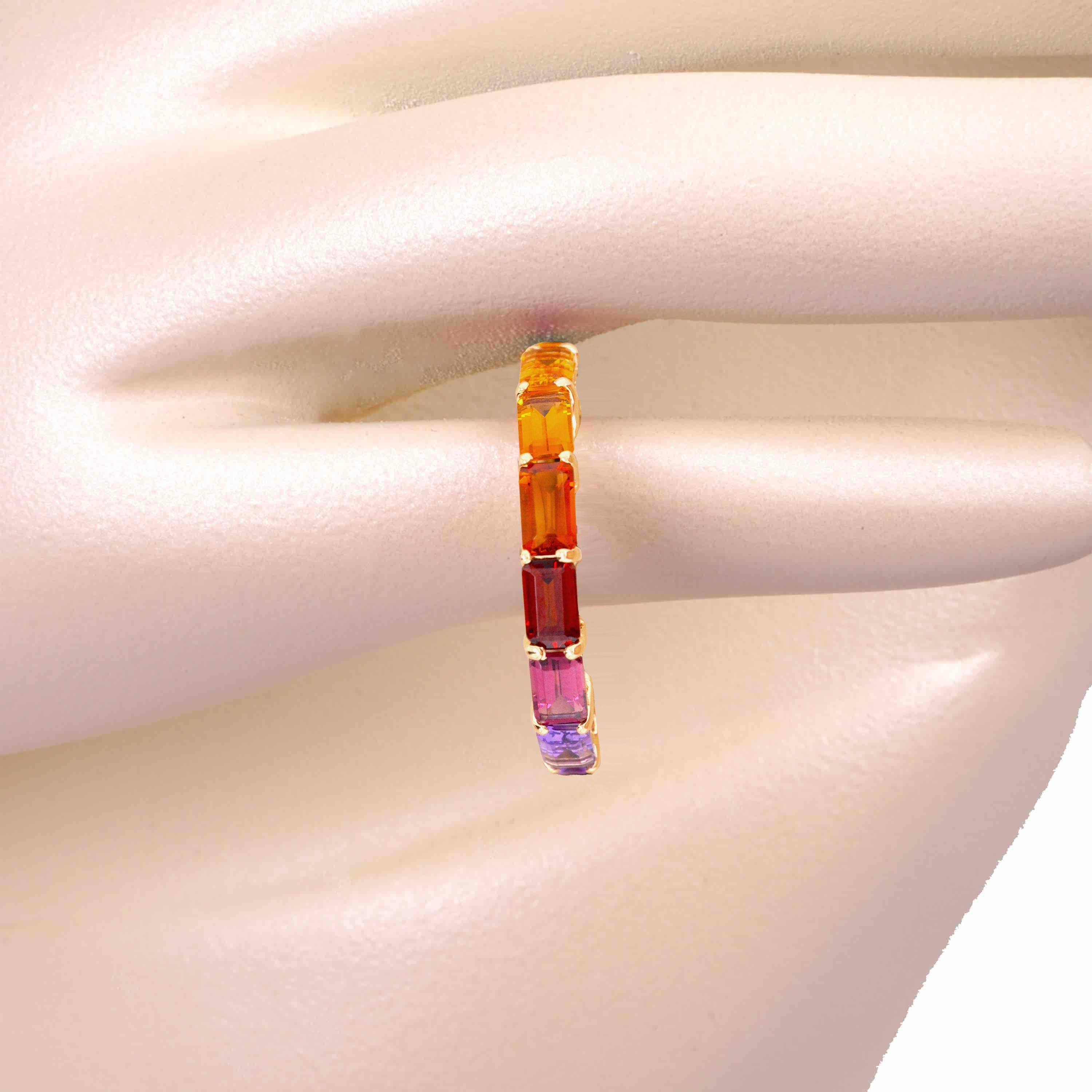 En vente :  Anneau d'éternité en or 18 carats serti de pierres précieuses octogonales multicolores arc-en-ciel 3