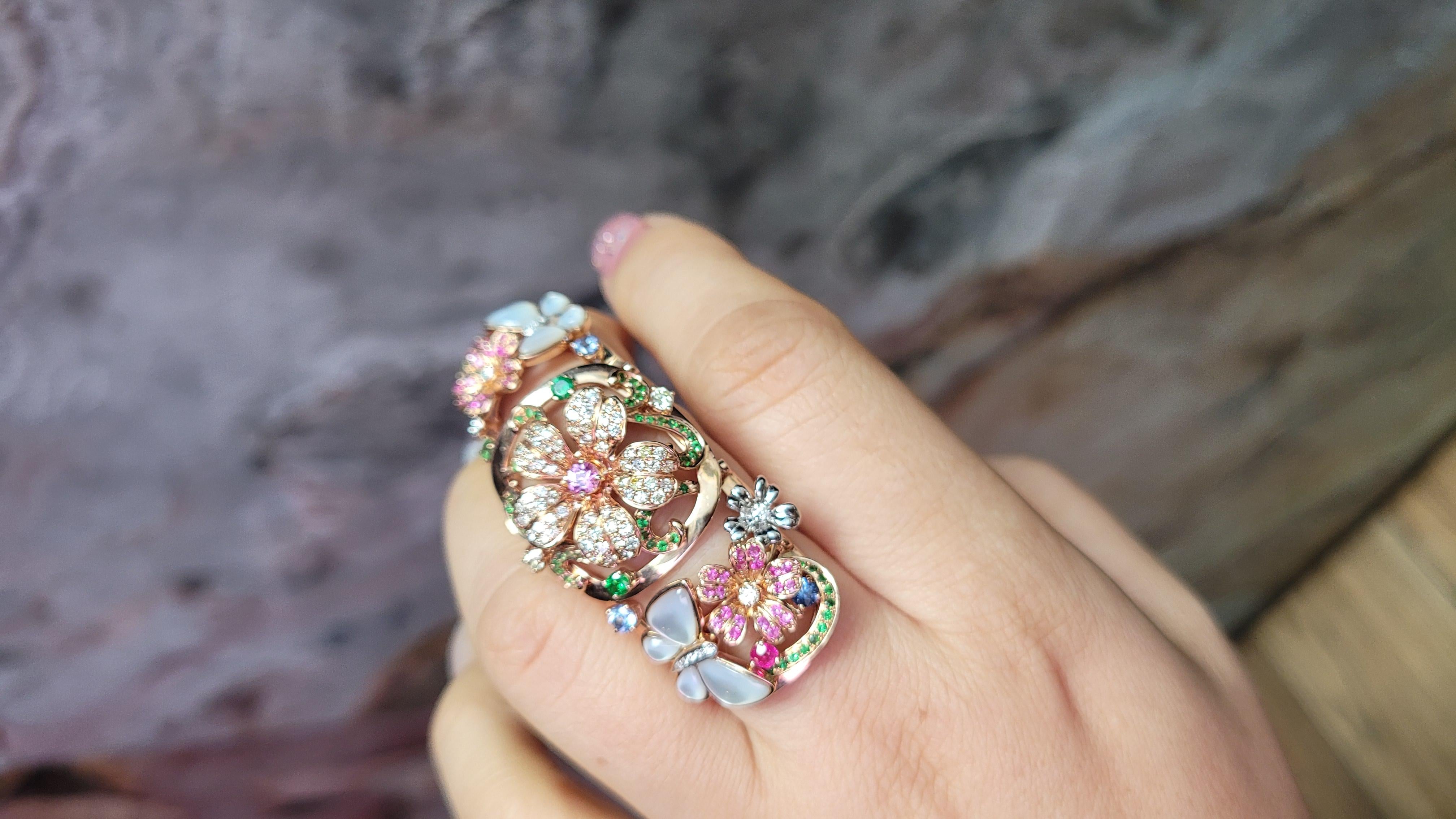 Bague fleur en or 18 carats, unique en son genre, avec papillon et plusieurs fleurs en vente 10