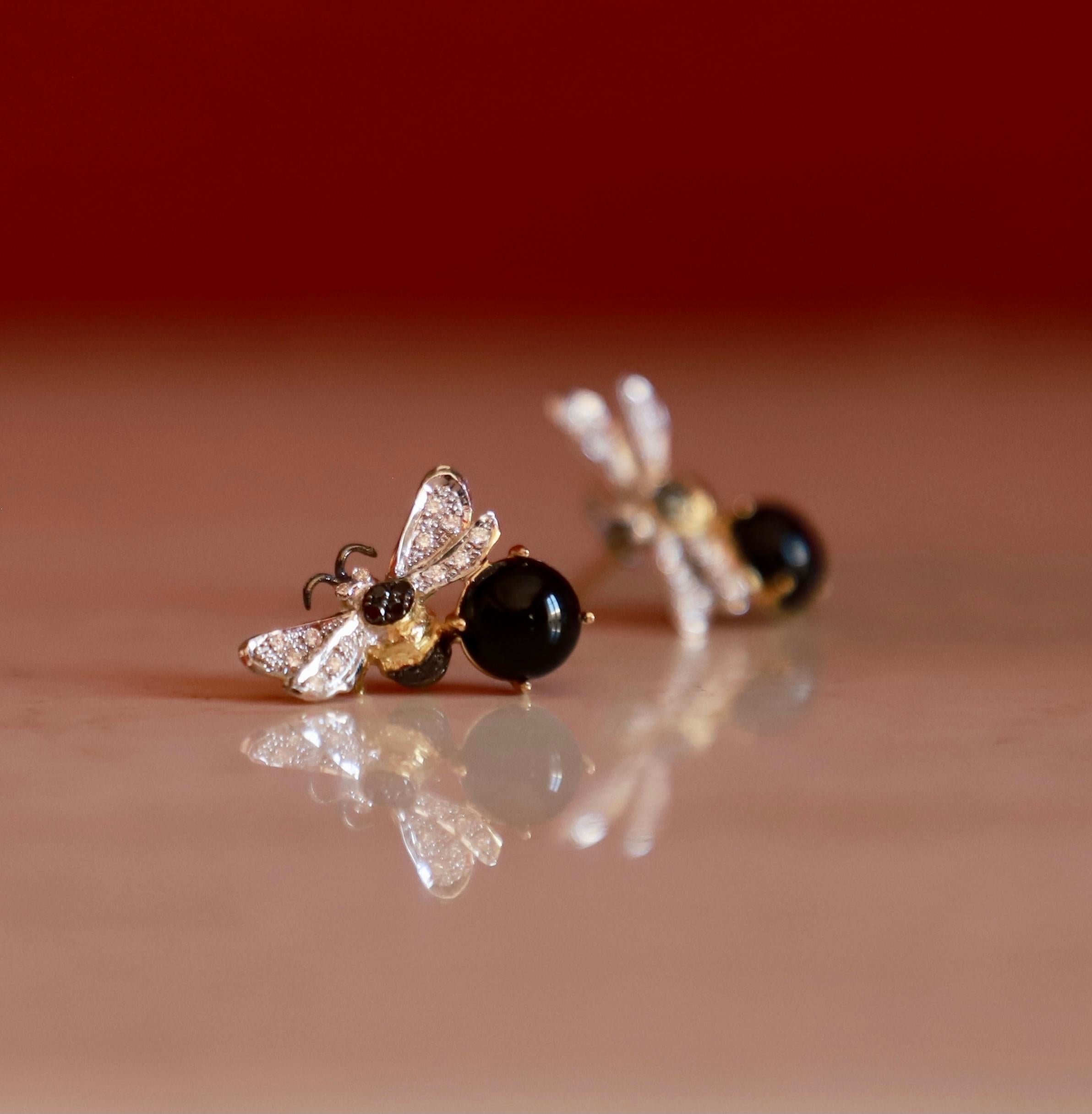 Artisan 18 Karat Gold Onyx 0.16 Karat White 0.18 Karat Black Diamond Bees Stud Earrings For Sale