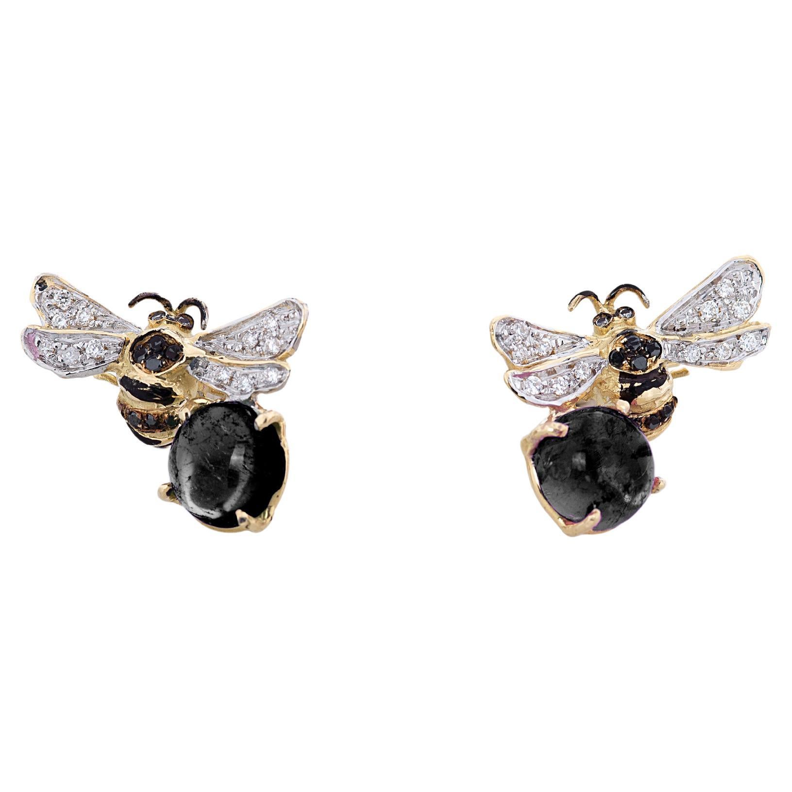 18 Karat Gold Onyx 0.16 Karat White 0.18 Karat Black Diamond Bees Stud Earrings For Sale