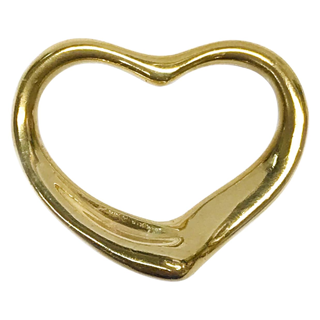 Pendentif en forme de cœur ouvert en or 18 carats en vente