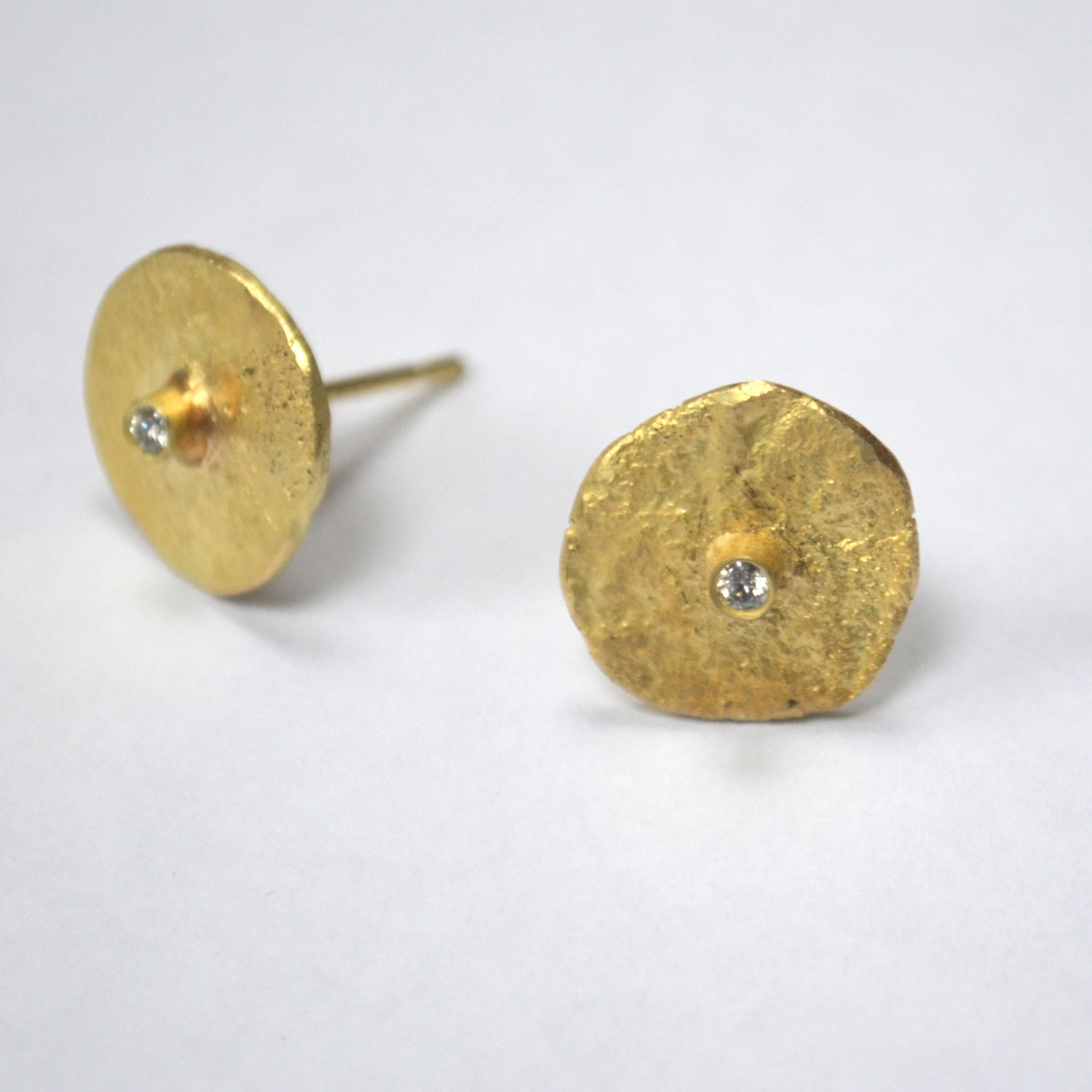 18k yellow gold organic texture disc earrings with two 0.03ct white diamonds.

These handmade organic texture stud earrings are made from 18k yellow gold. Made using Disa Allsopp's signature reticulation techniques to create the uneven, textured