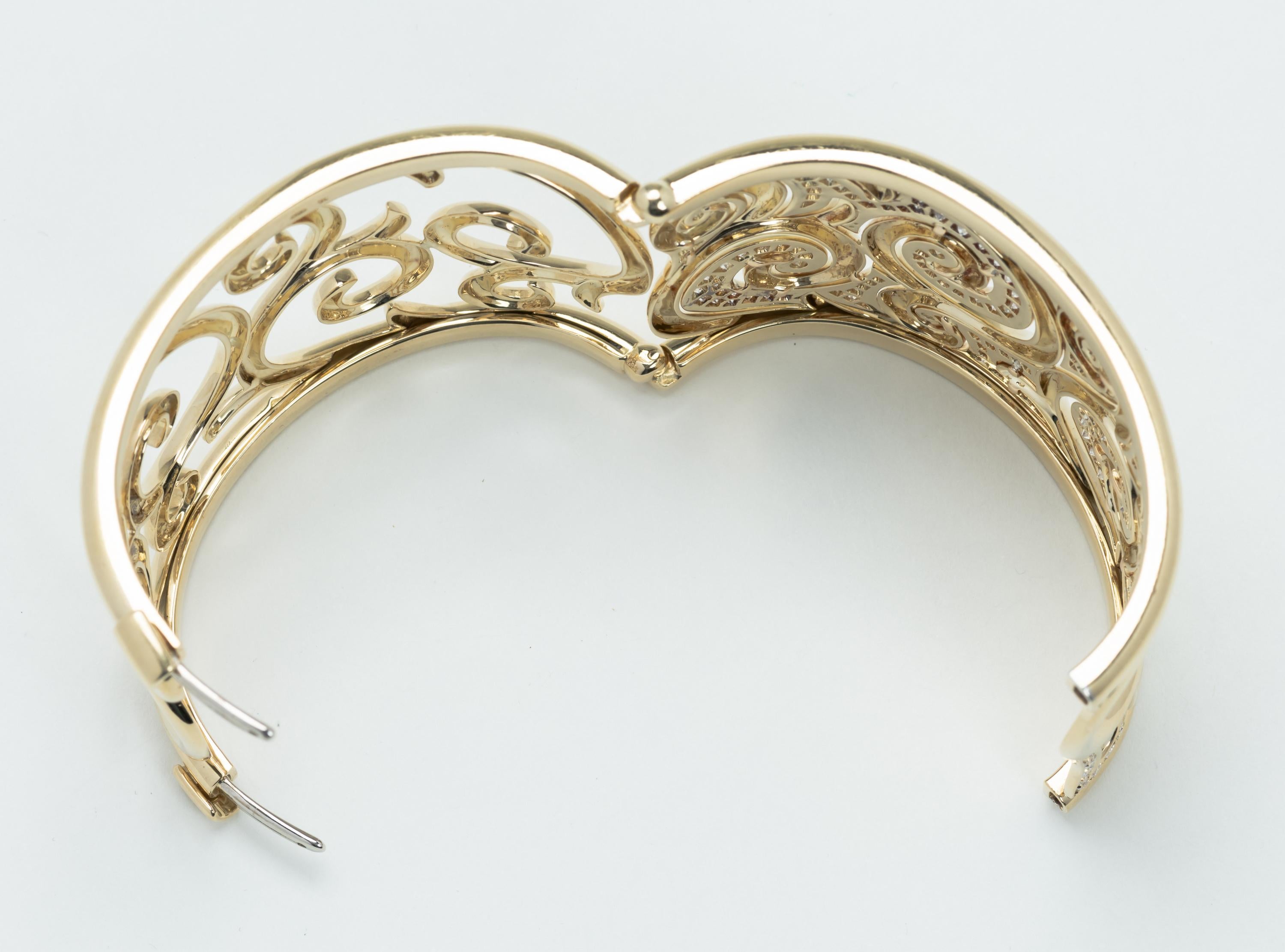 18 Karat Gold Oval Cuff Bracelet Inset with Diamonds For Sale 5