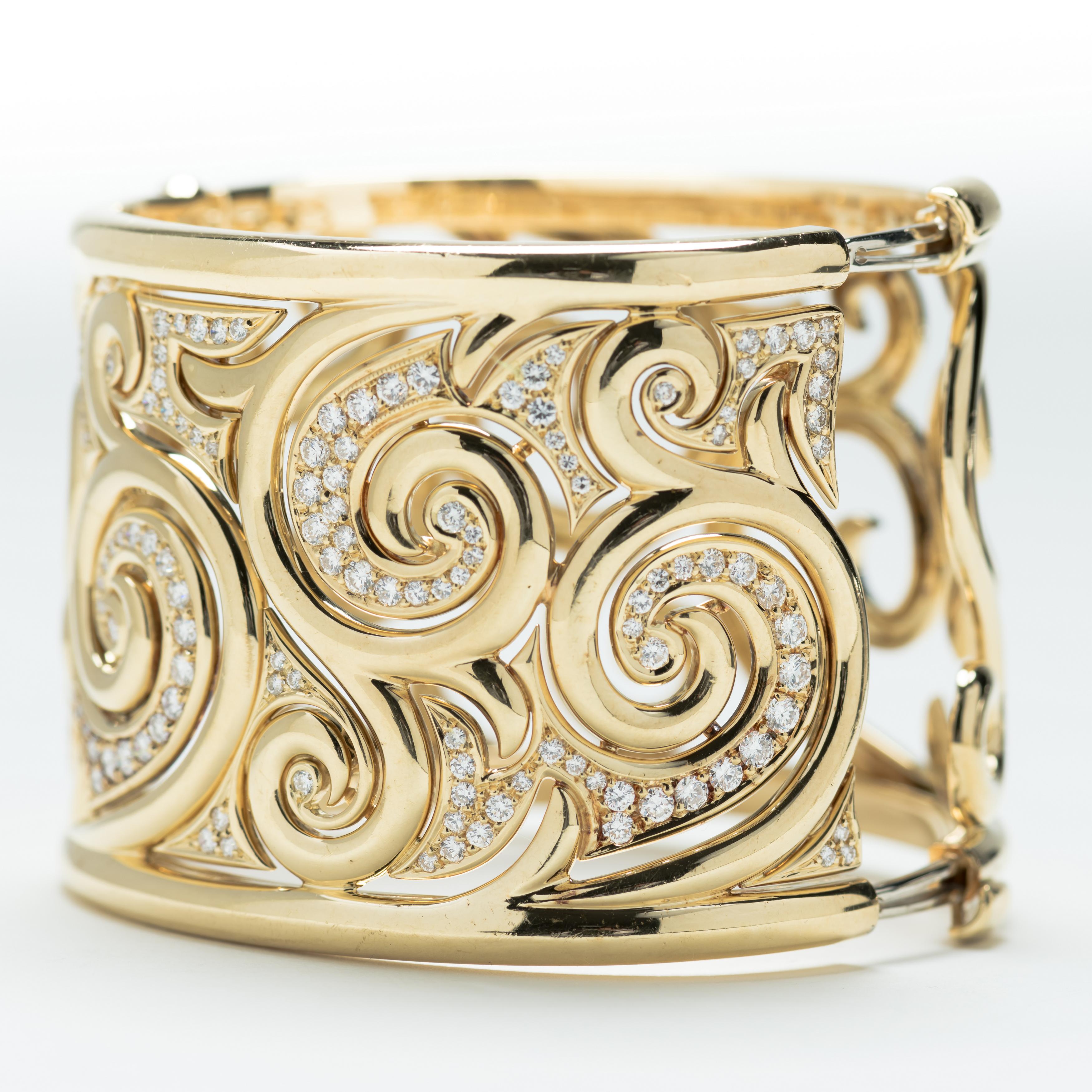Brilliant Cut 18 Karat Gold Oval Cuff Bracelet Inset with Diamonds For Sale
