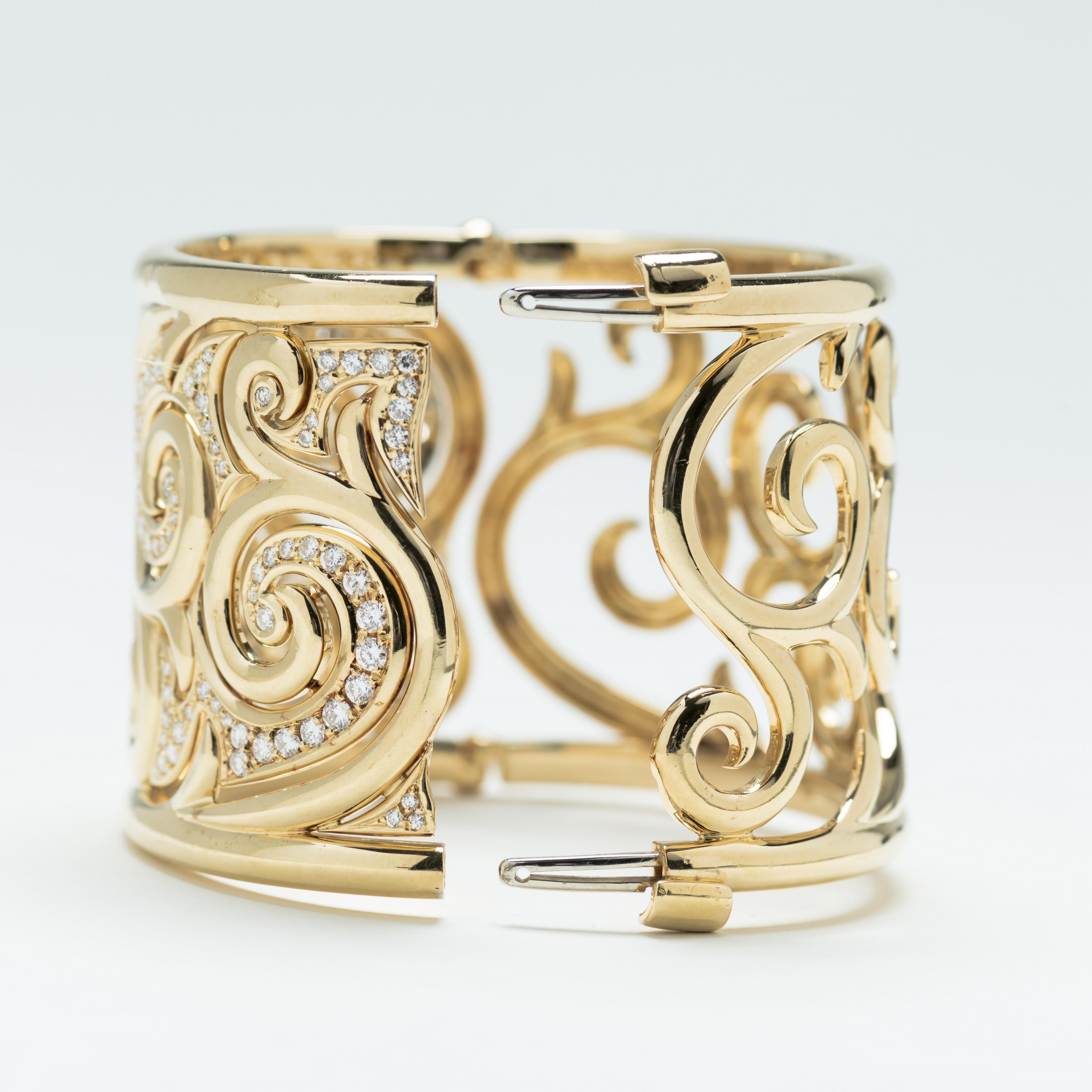 18 Karat Gold Oval Cuff Bracelet Inset with Diamonds In Excellent Condition For Sale In West Hollywood, CA